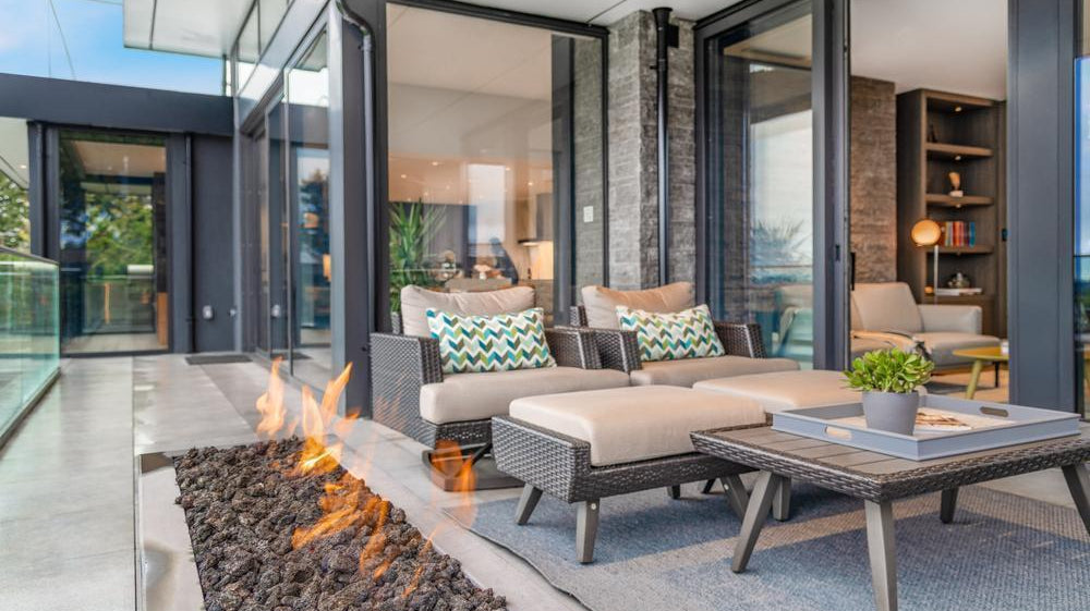 STATEMENT PATIO DÉCOR FOR OUTSIDE FUN IN ‘21 |  truefashionistas | Women’s Fashion and Clothing