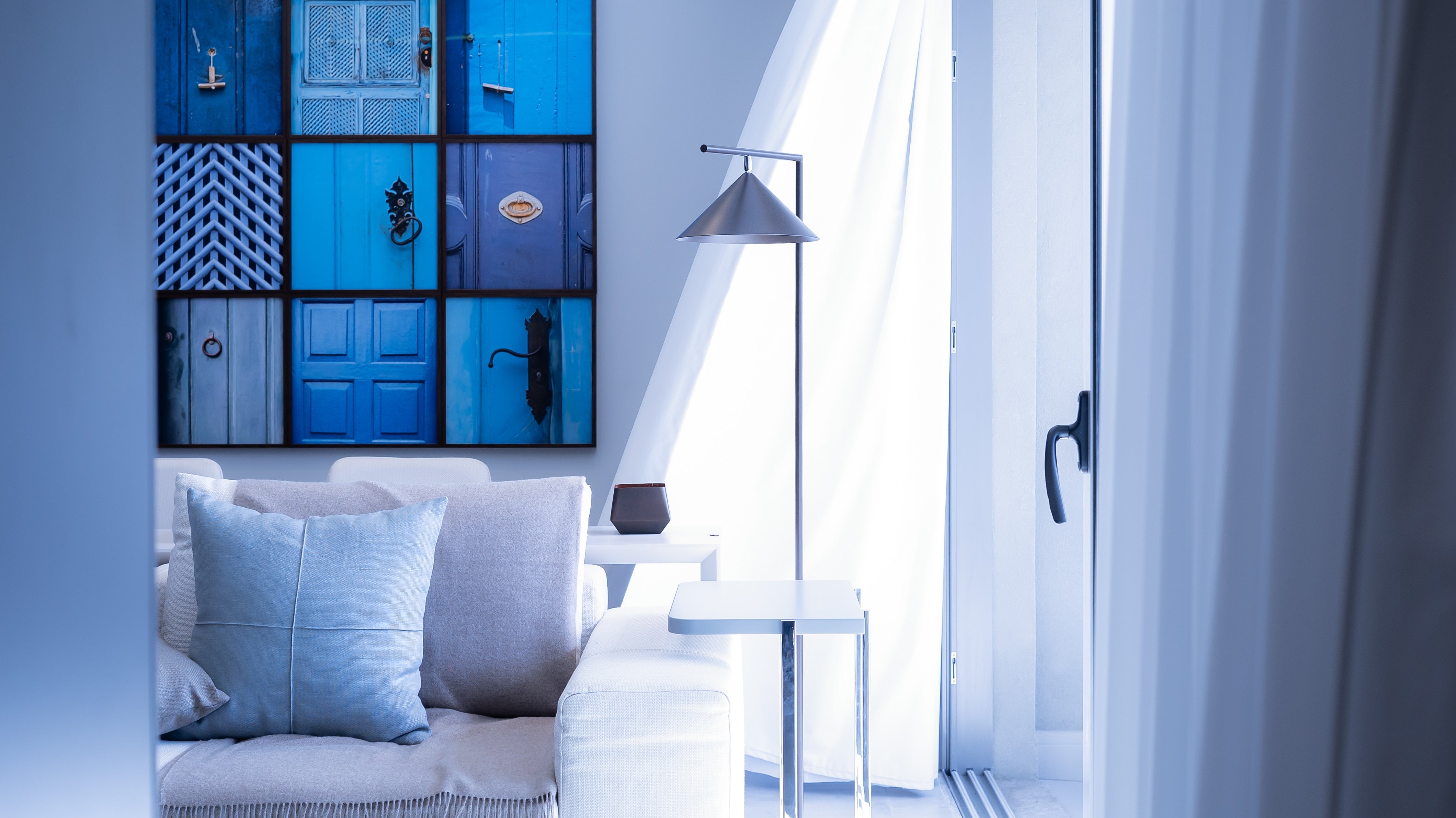 TRUE FASHIONISTA HOME: WHAT TO DO WITH PANTONE BLUE