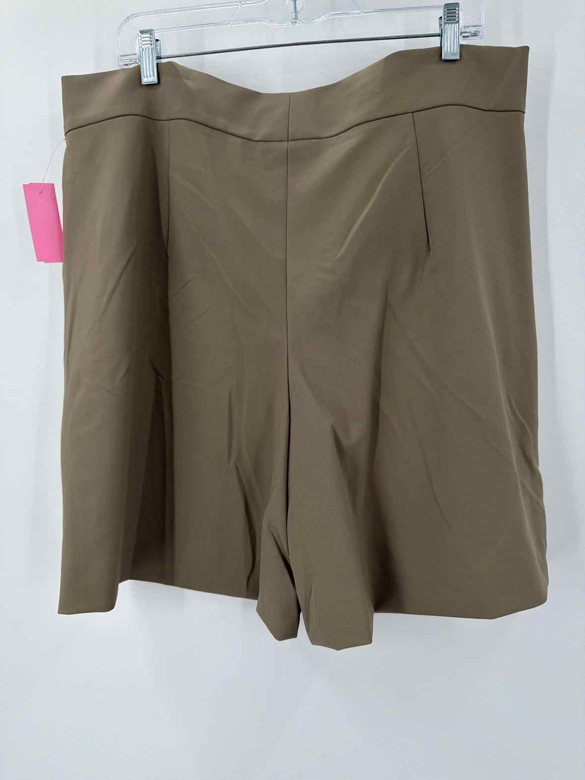 Pre-Owned Escada Tan Size 46 Bermuda Basic Shorts | True Fashionistas.