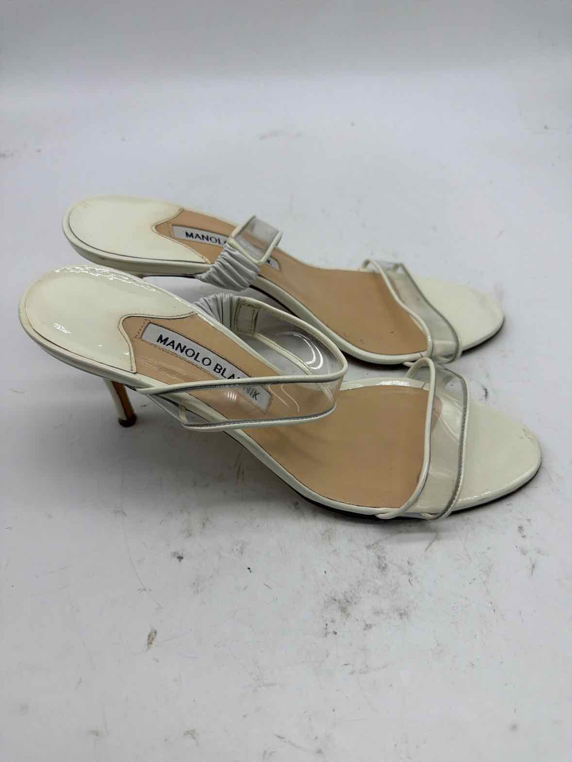 Pre-Owned Manolo Blahnik White Size 8 Patent Leather Mule Sandals | True Fashionistas.