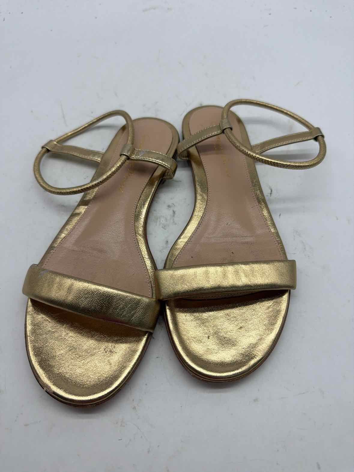 Pre-Owned Gianvito Rossi Gold Size 5 Strappy Sandals | True Fashionistas.