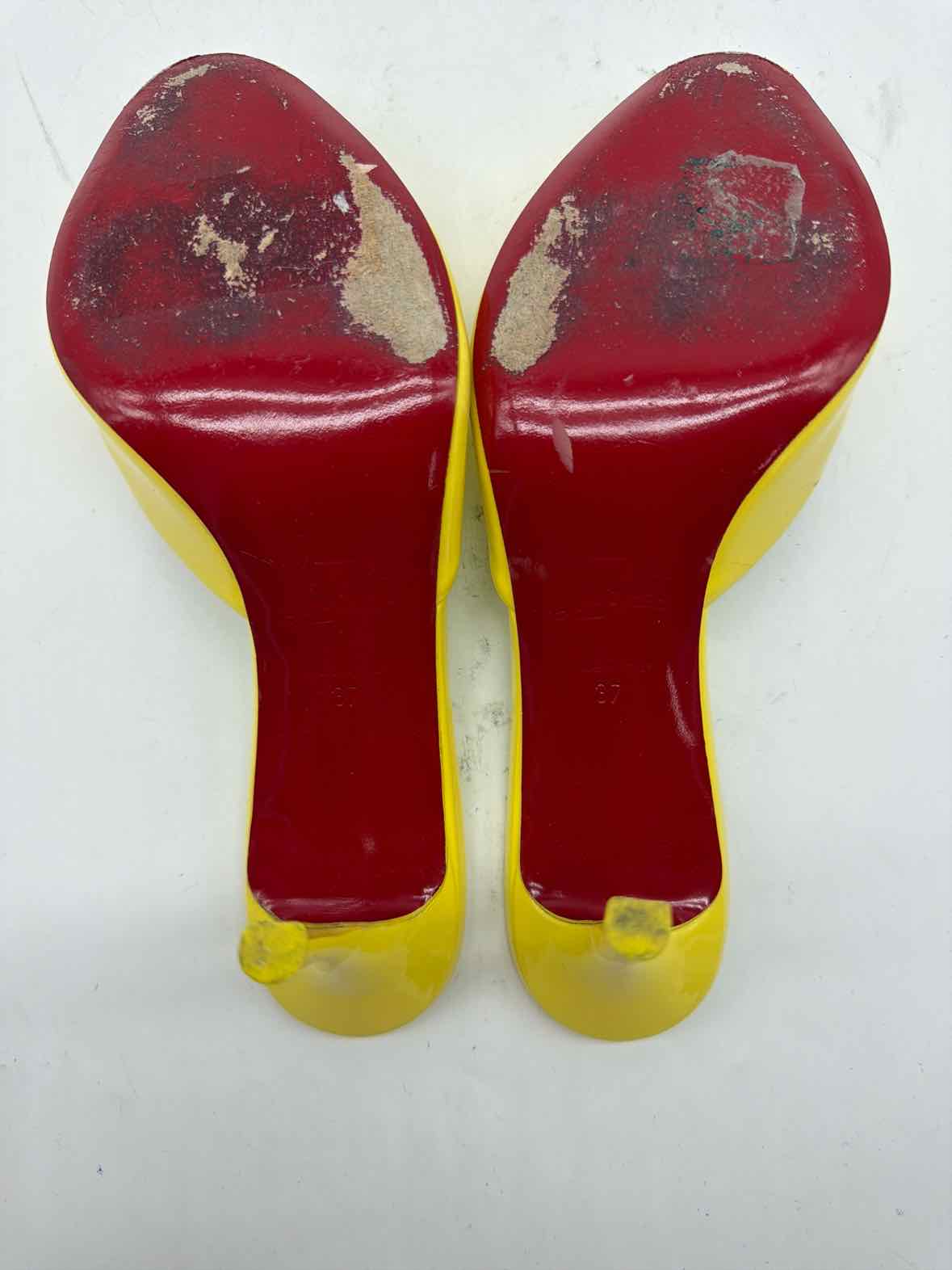 Pre-Owned Christian Louboutin Yellow Size 37 Mule Heels | True Fashionistas.