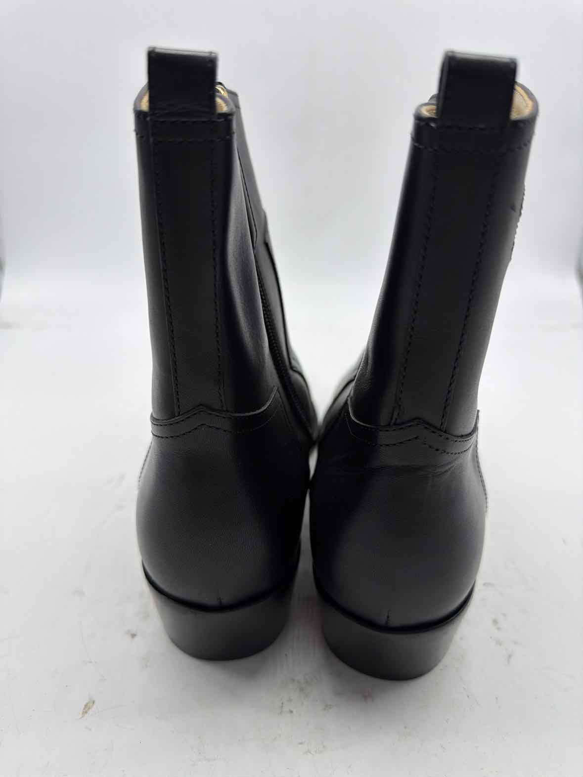 Pre-Owned Chanel Black Size 9 Leather Ankle Boots | True Fashionistas.