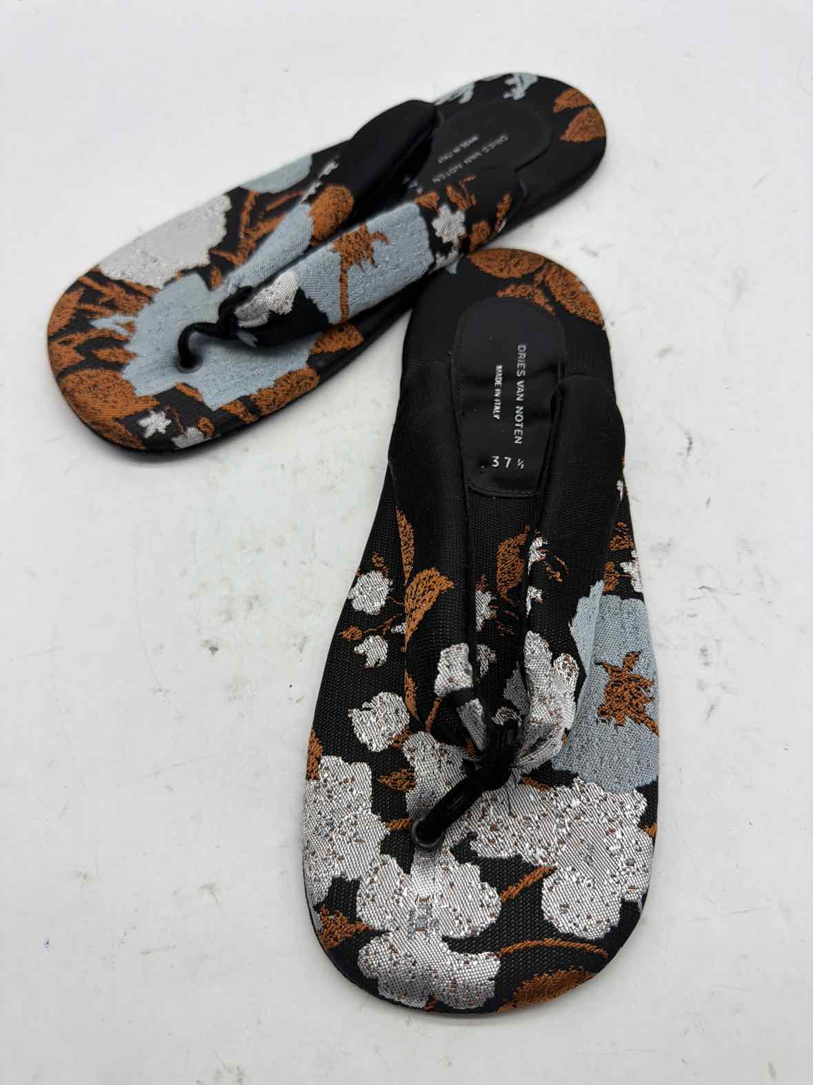 Pre-Owned Dries Van Noten Black Size 7.5 Thong Sandals | True Fashionistas.