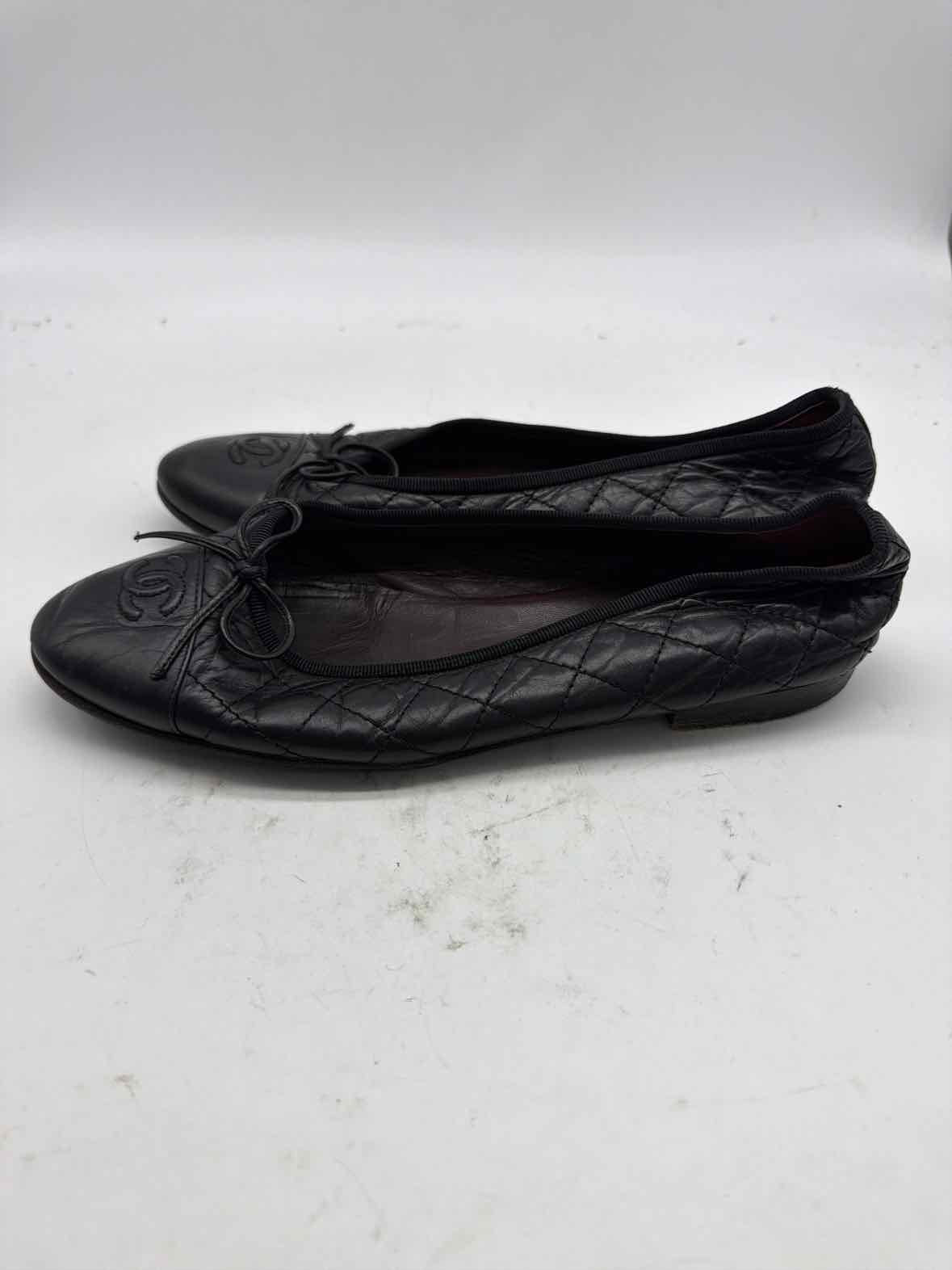 Pre-Owned Chanel Black Size 8.5 Slip On Flats | True Fashionistas.