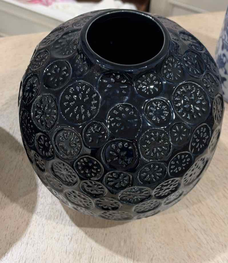 Navy Ceramic Vase | True Fashionistas.