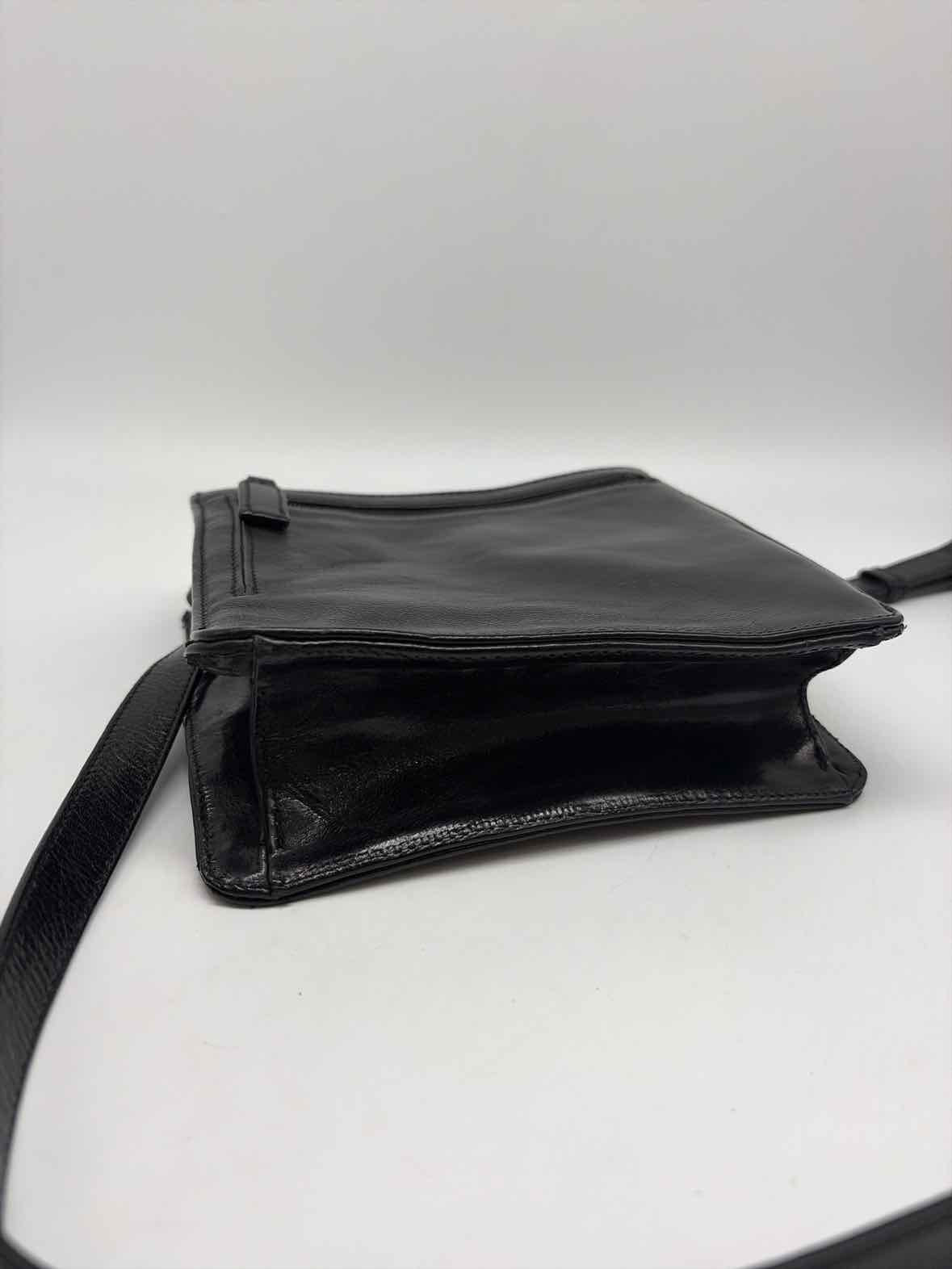 Pre-Owned Norm Thompson Black Crossbody Crossbody | True Fashionistas.