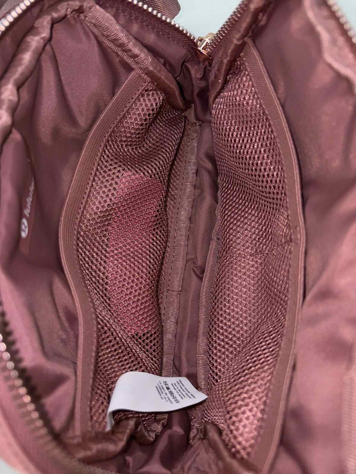 Pre-Owned Lululemon Pink waist bag Waist Bag | True Fashionistas.