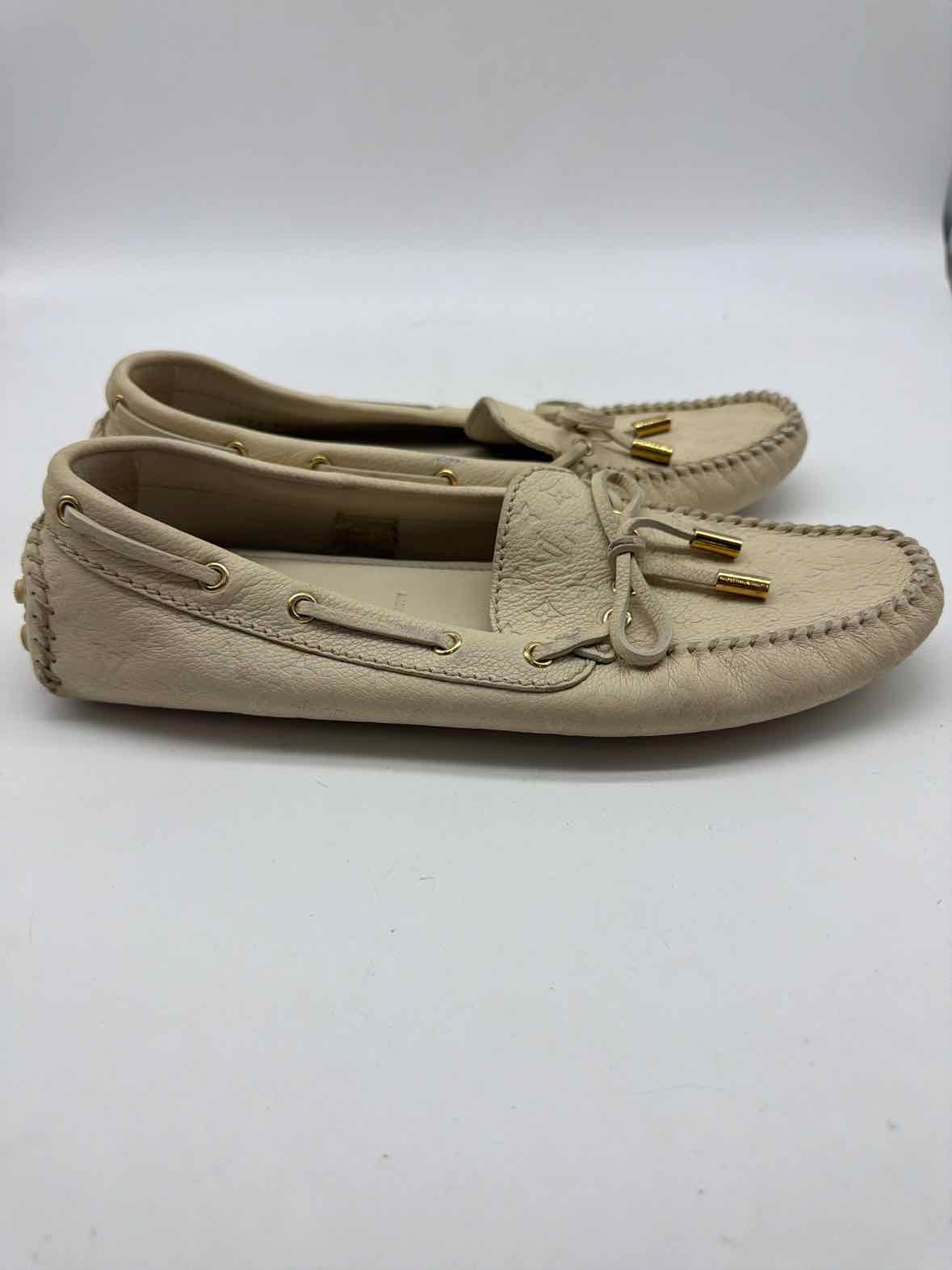 Pre-Owned Louis Vuitton Ivory Size 38.5 drivers Flats | True Fashionistas.