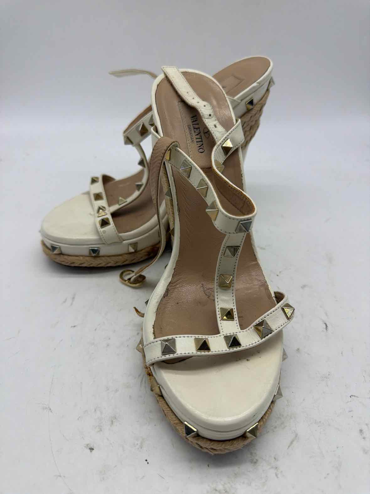 Pre-Owned Valentino White Size 9 Wedge Heels | True Fashionistas.