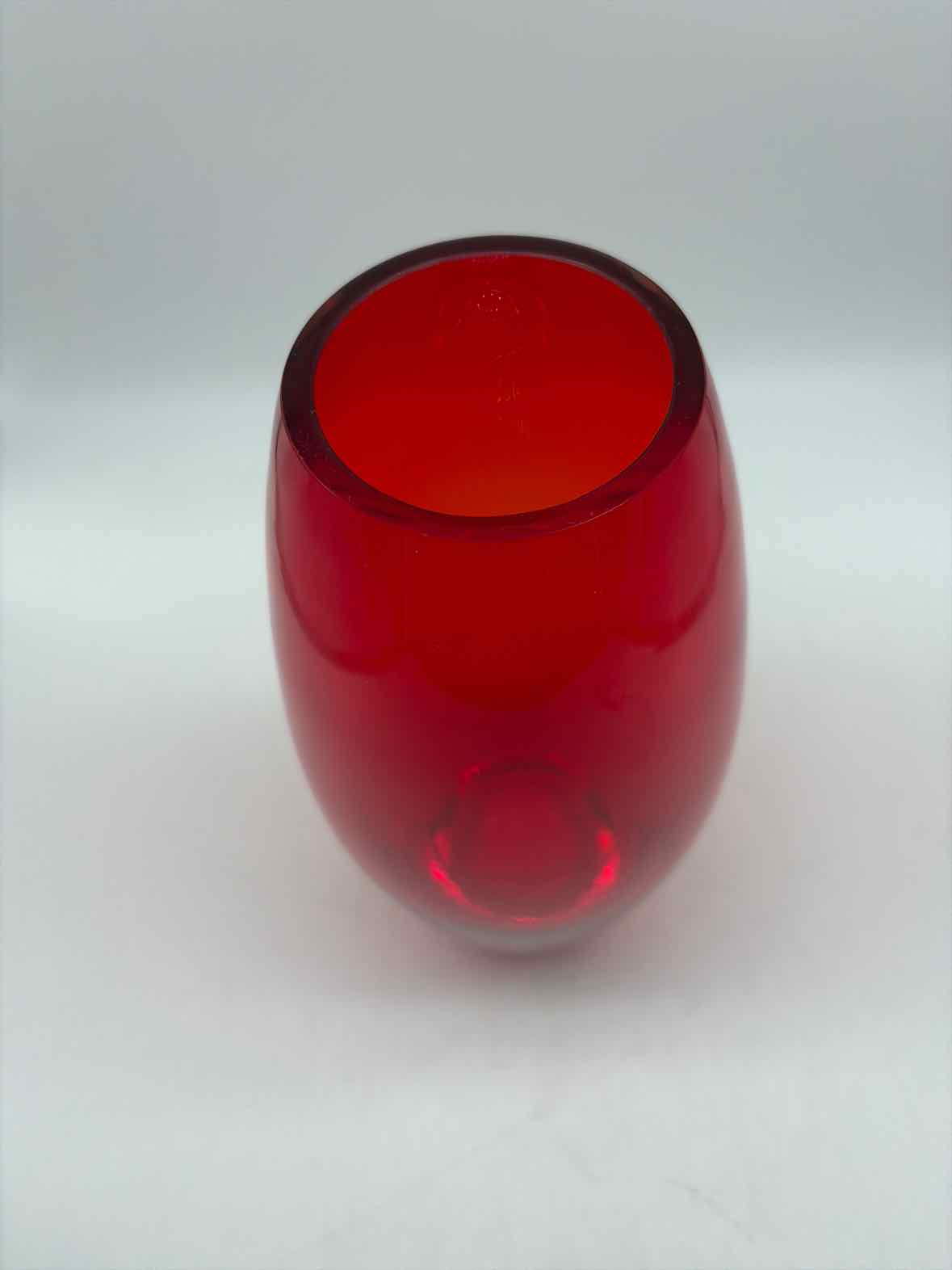 Red Glass Vase | True Fashionistas.
