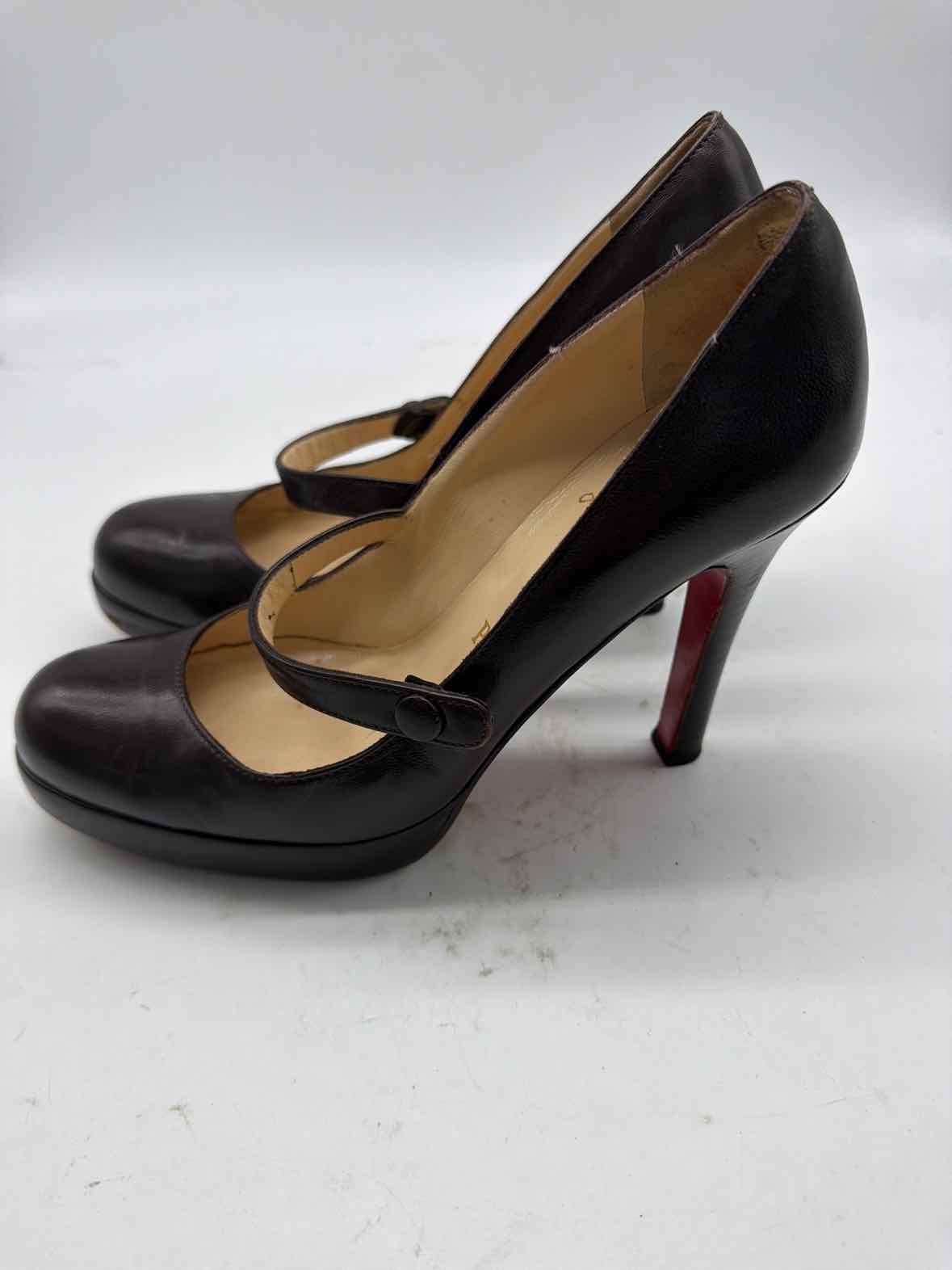 Pre-Owned Christian Louboutin Black Size 7.5 Mary Jane Heels | True Fashionistas.