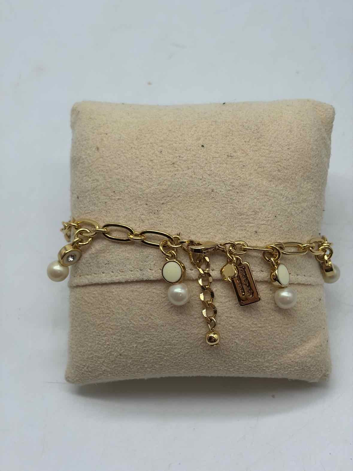 Pre-Owned Kate Spade Gold and White Beads Clasp Bracelet | True Fashionistas.