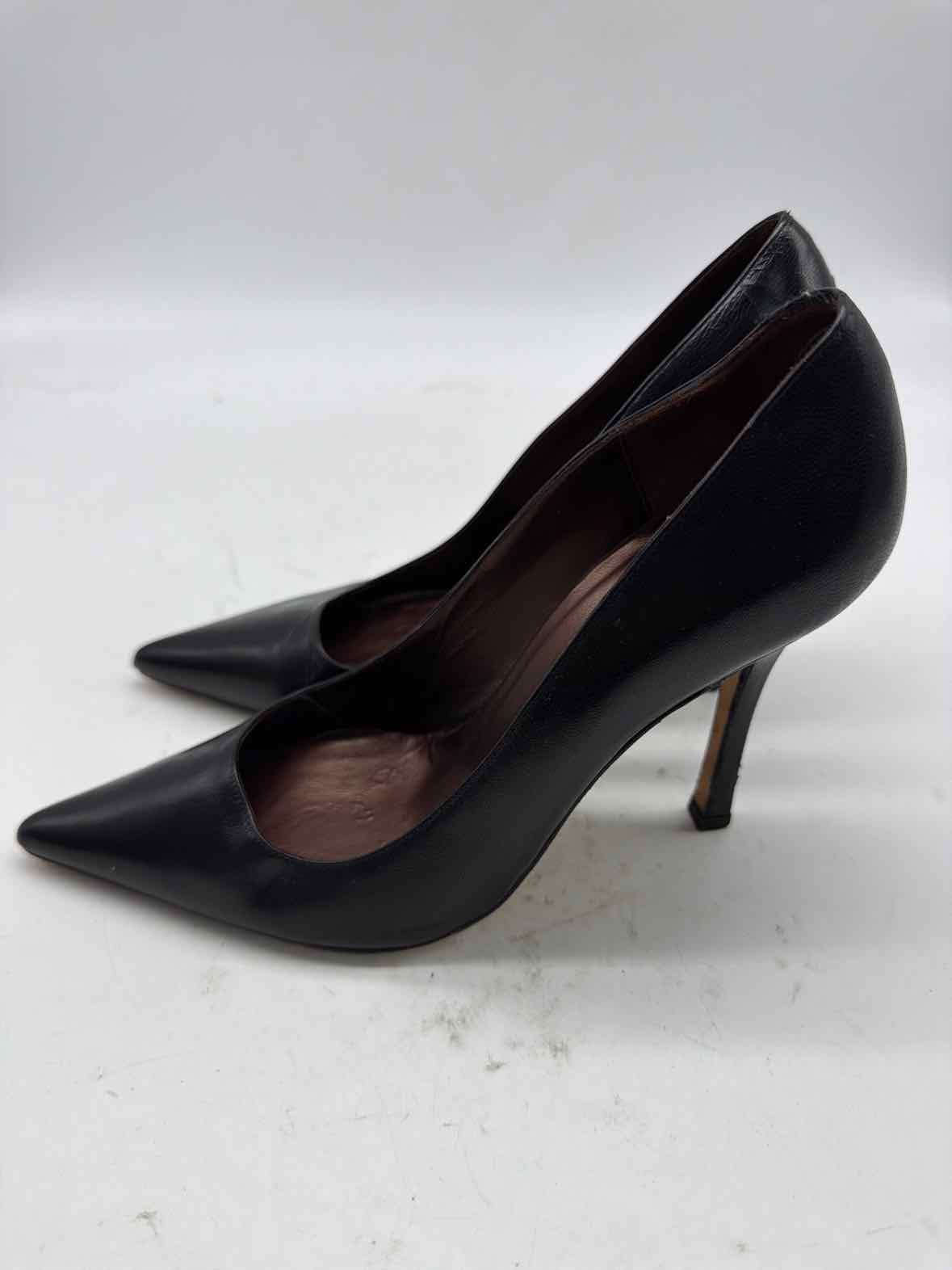 Pre-Owned Manolo Blahnik Black Size 35 Pump Heels | True Fashionistas.