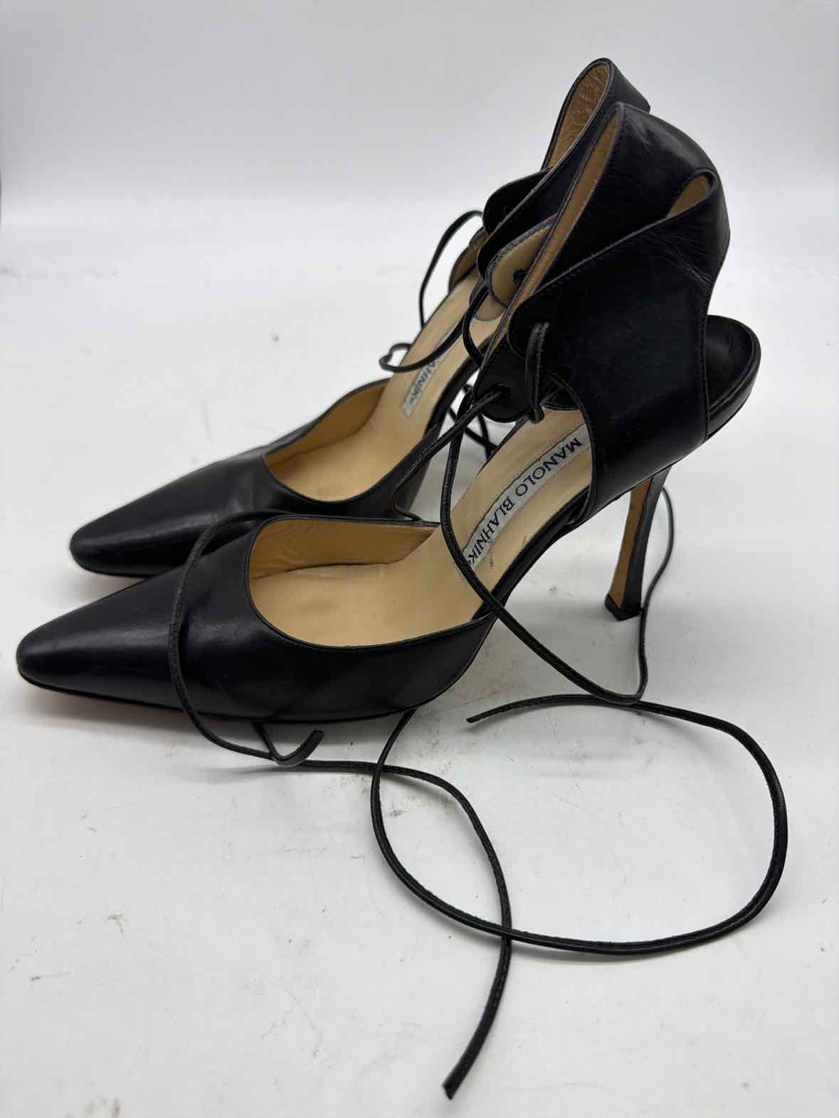 Pre-Owned Manolo Blahnik Black Size 35.5 Strappy Heels | True Fashionistas.