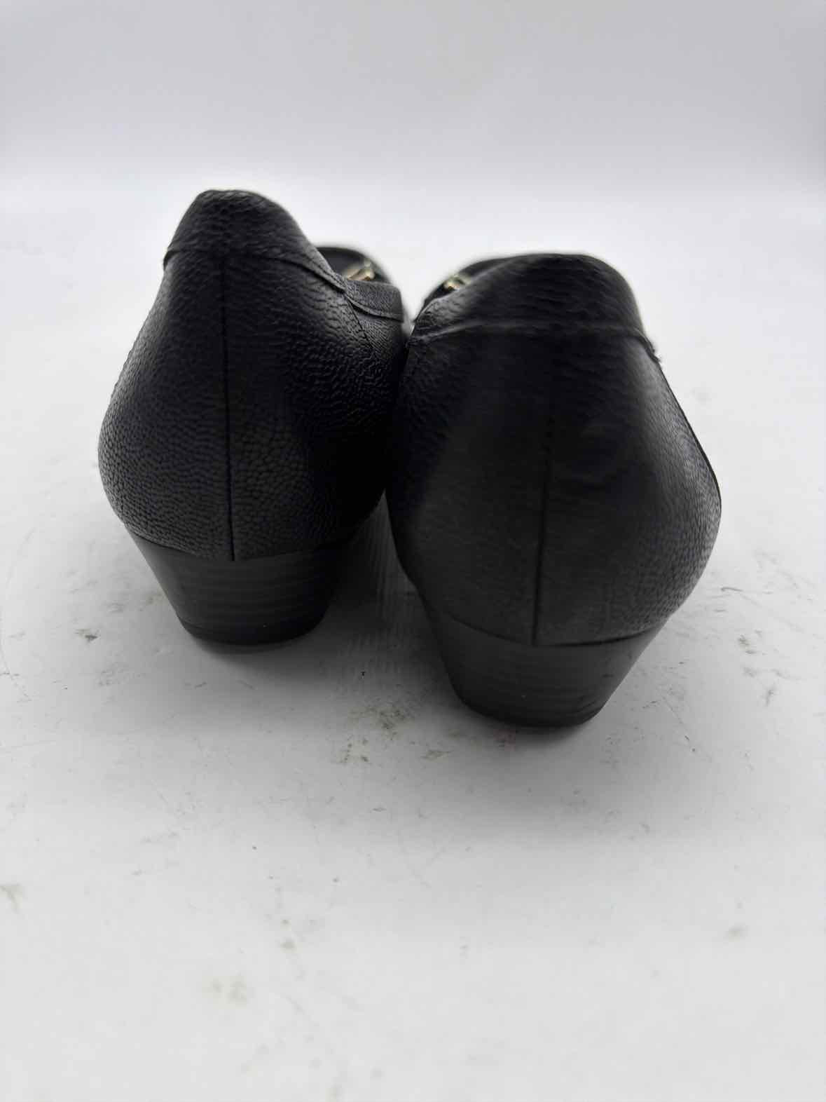 Pre-Owned Life Stride Black Size 8 Slip On Flats | True Fashionistas.