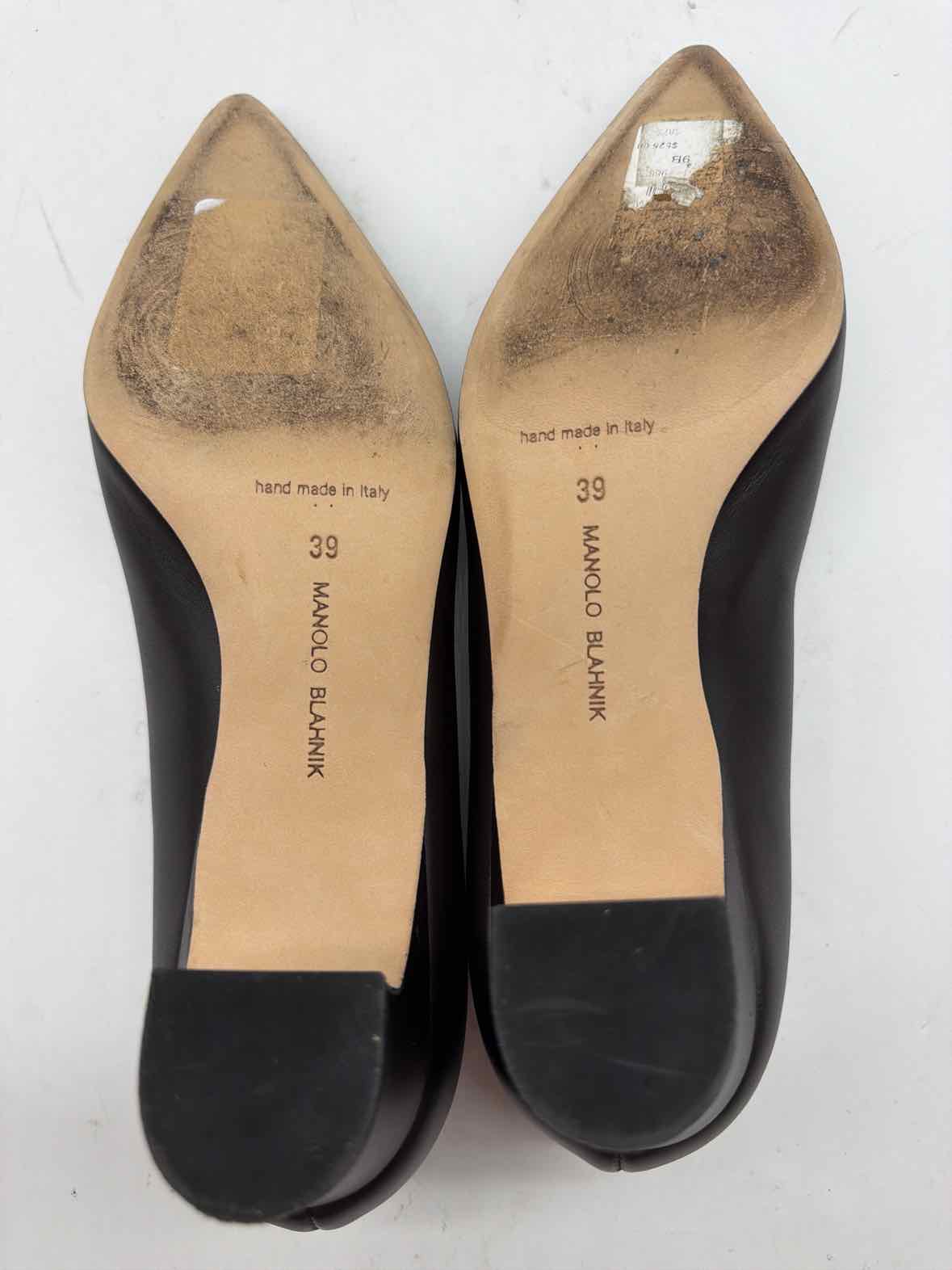 Pre-Owned Manolo Blahnik Black Size 9 Pump Heels | True Fashionistas.