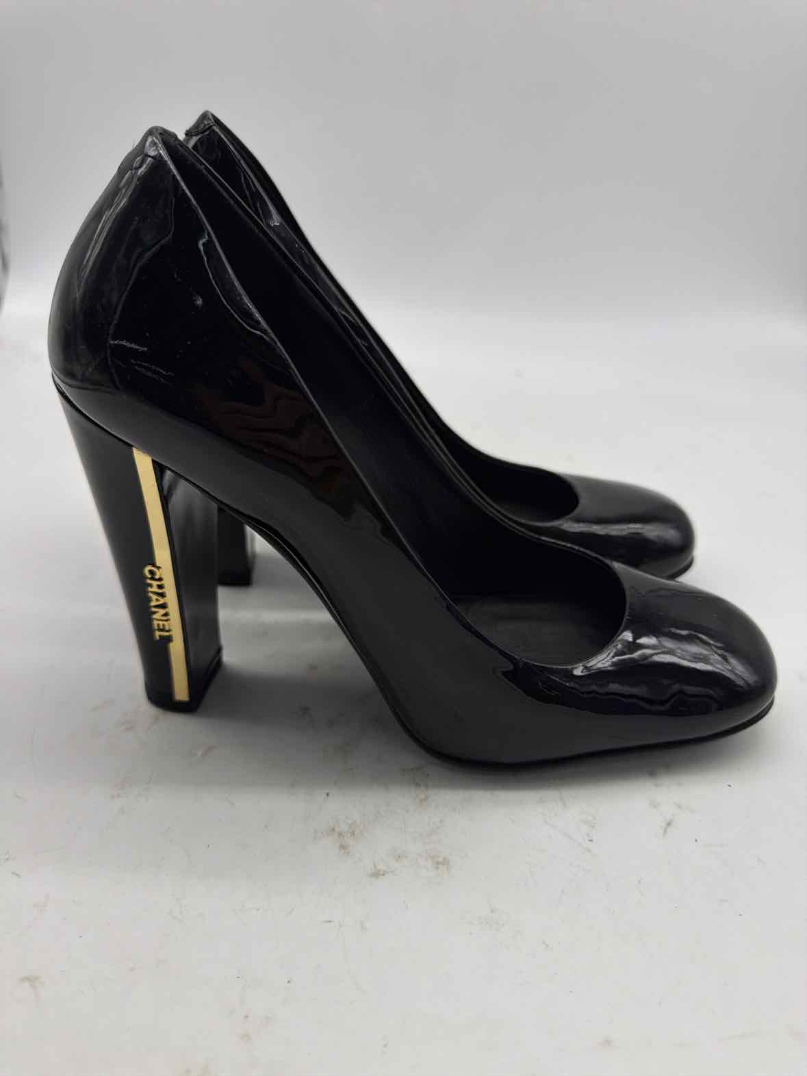 Pre-Owned Chanel Black Size 6 Patent Leather Pump Heels | True Fashionistas.