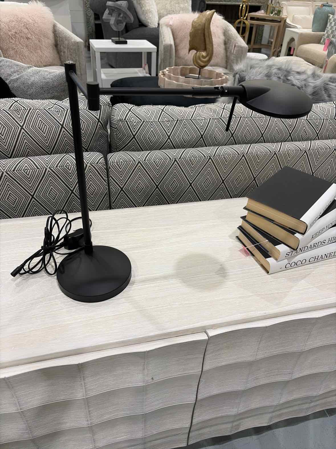 Black Metal Swing Arm Accent Lamp | True Fashionistas.