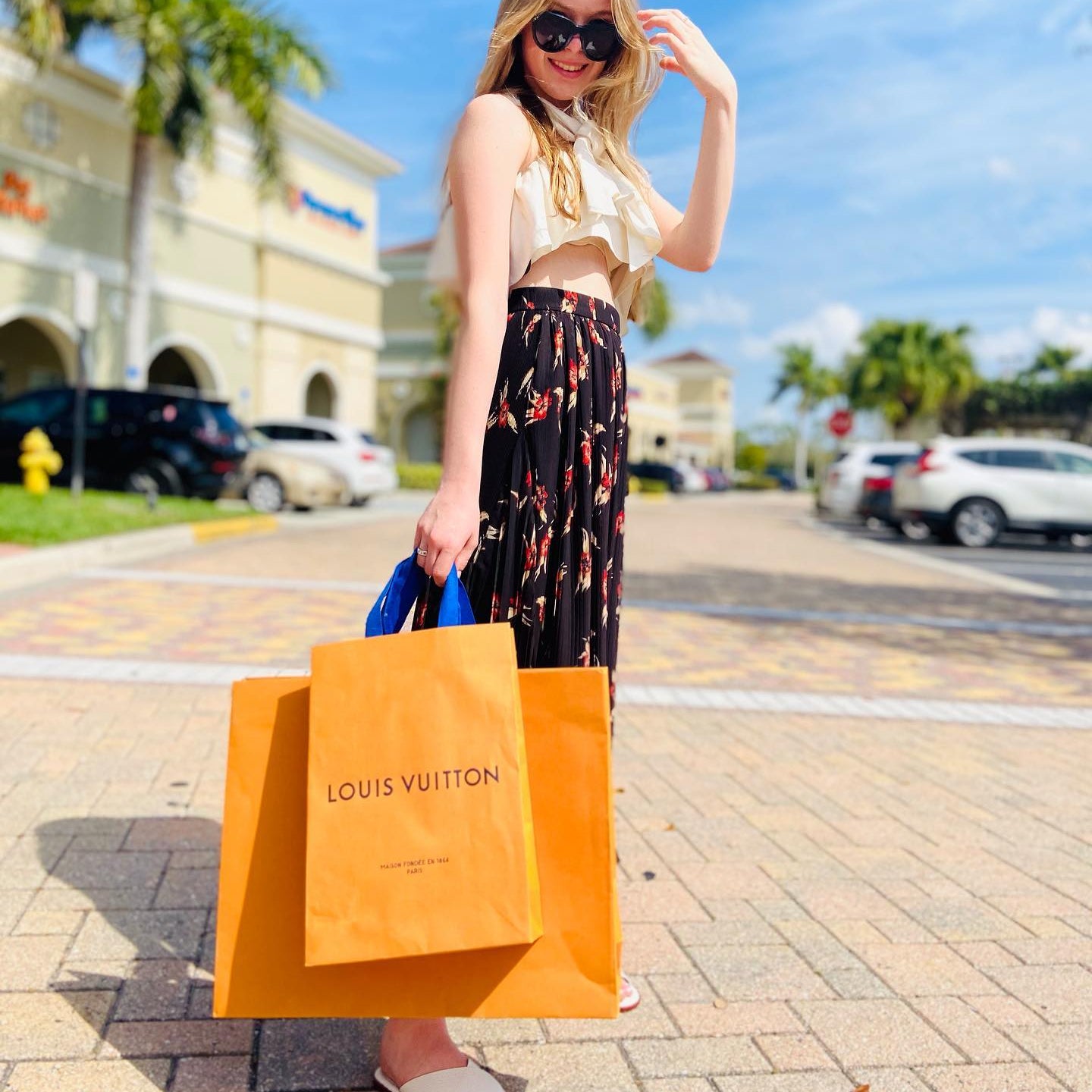 True Fashionistas Florida's Best Consignment Furniture and clothing consign no appointment