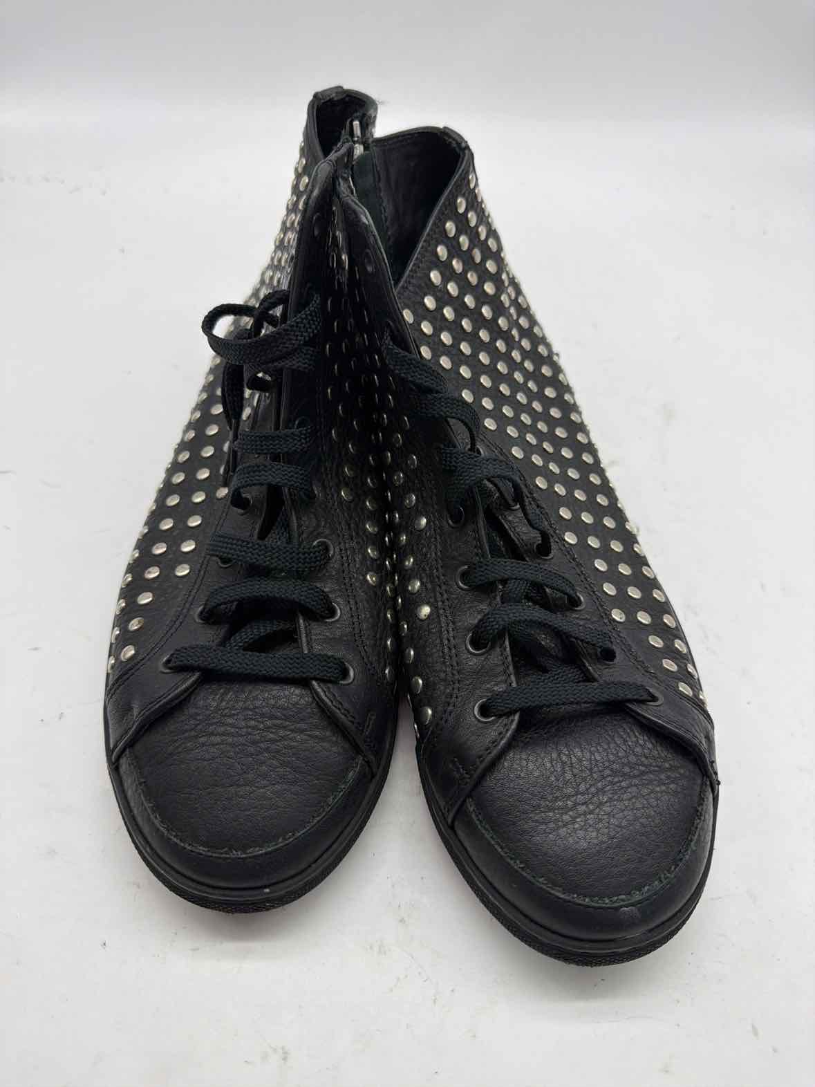 Pre-Owned Burberry Black 10 Leather Men's Sneakers | True Fashionistas.