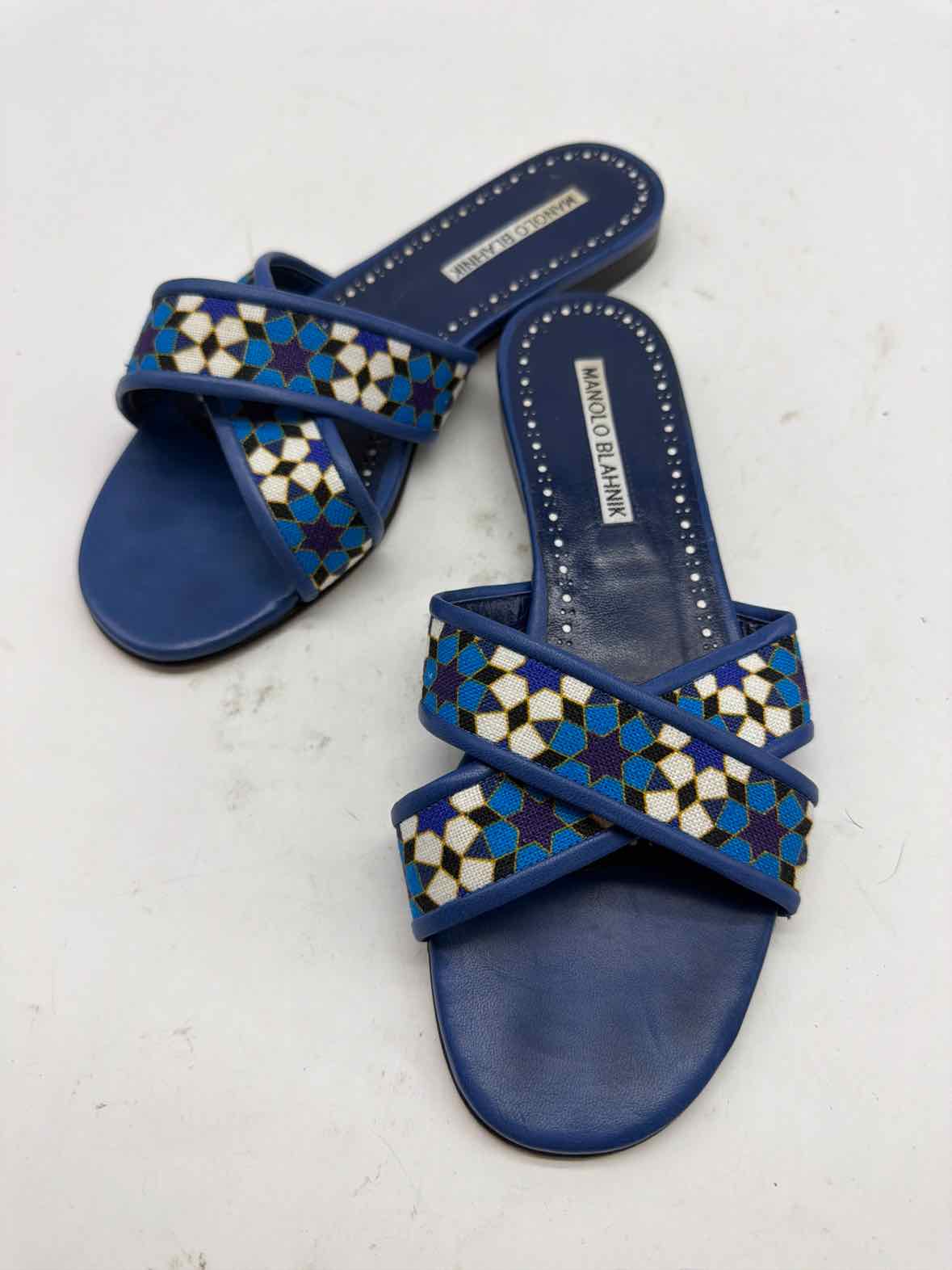 Pre-Owned Manolo Blahnik Blue Size 36 Mule Sandals | True Fashionistas.