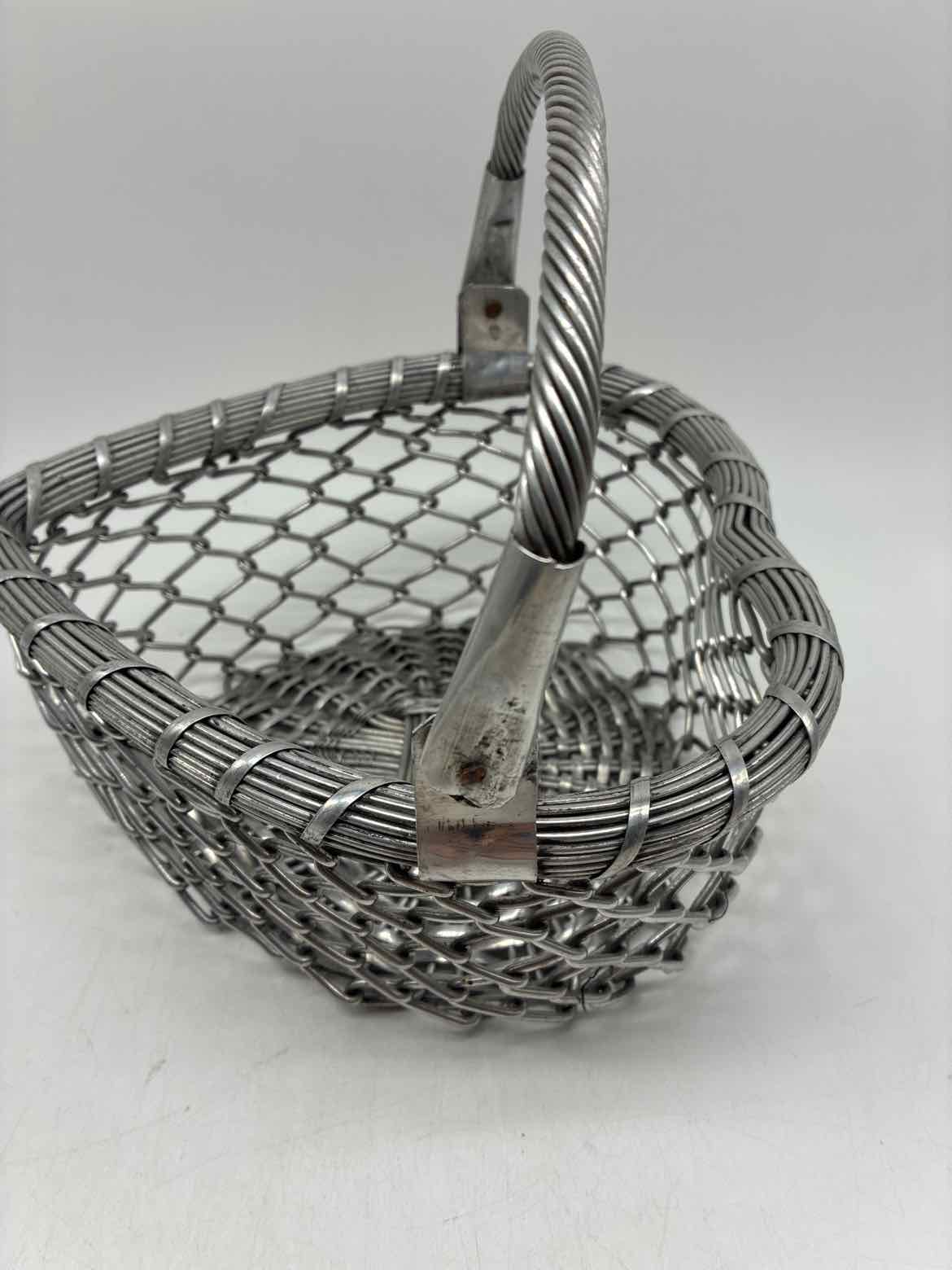 Silver Metal Heart Shape Vase | True Fashionistas.