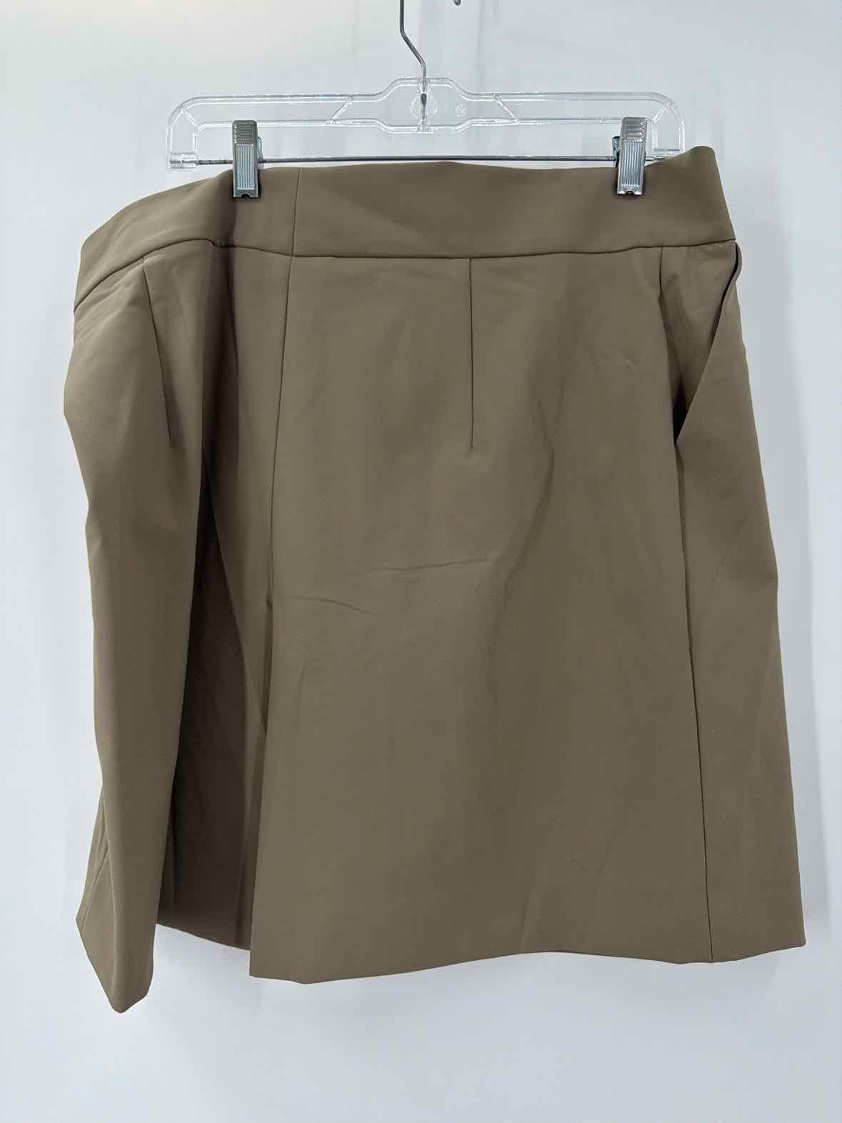 Pre-Owned Escada Tan Size 46 Bermuda Basic Shorts | True Fashionistas.