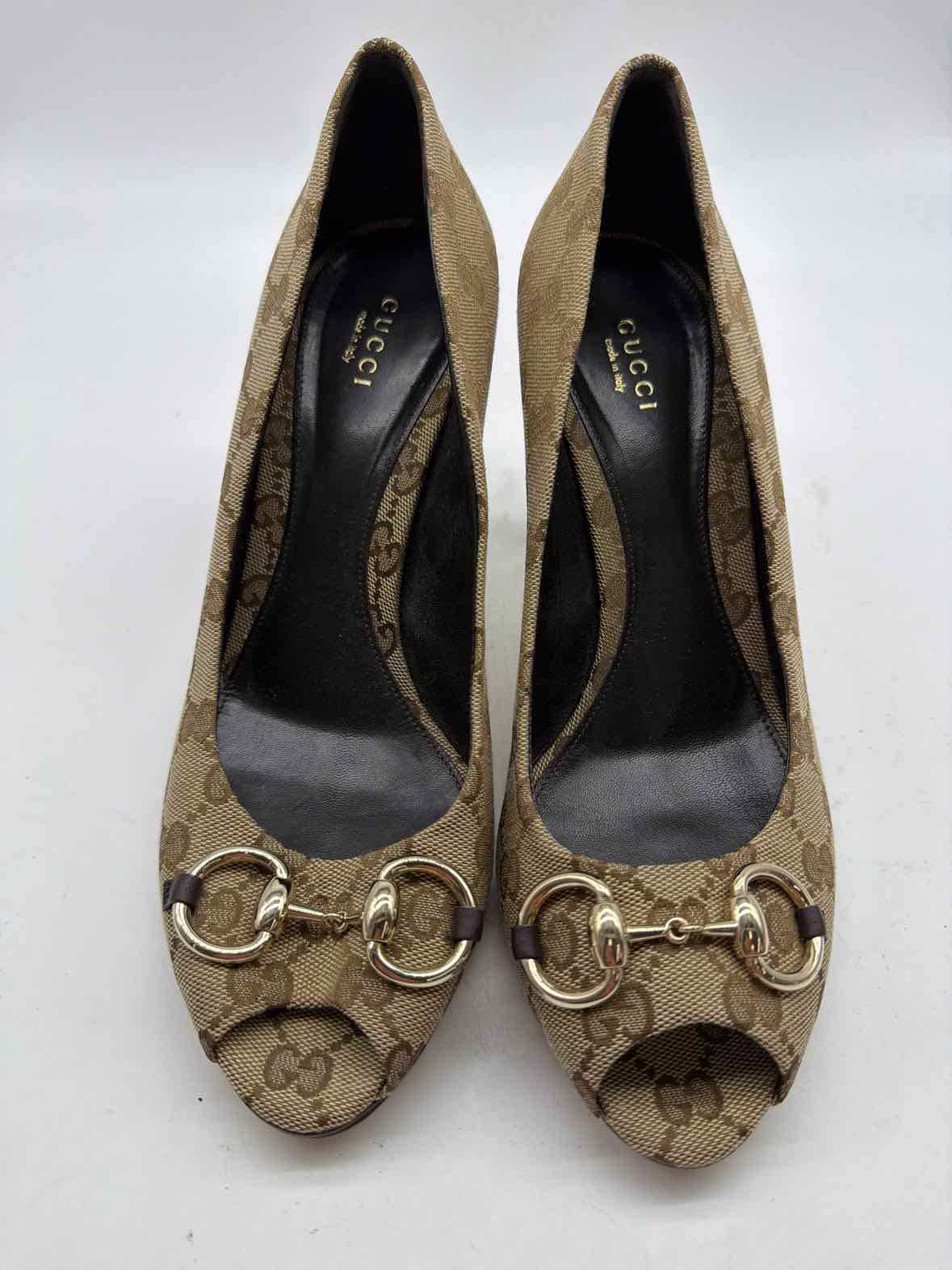 Pre-Owned Gucci Tan Size 40 Monogram Peep Toe Heels | True Fashionistas.