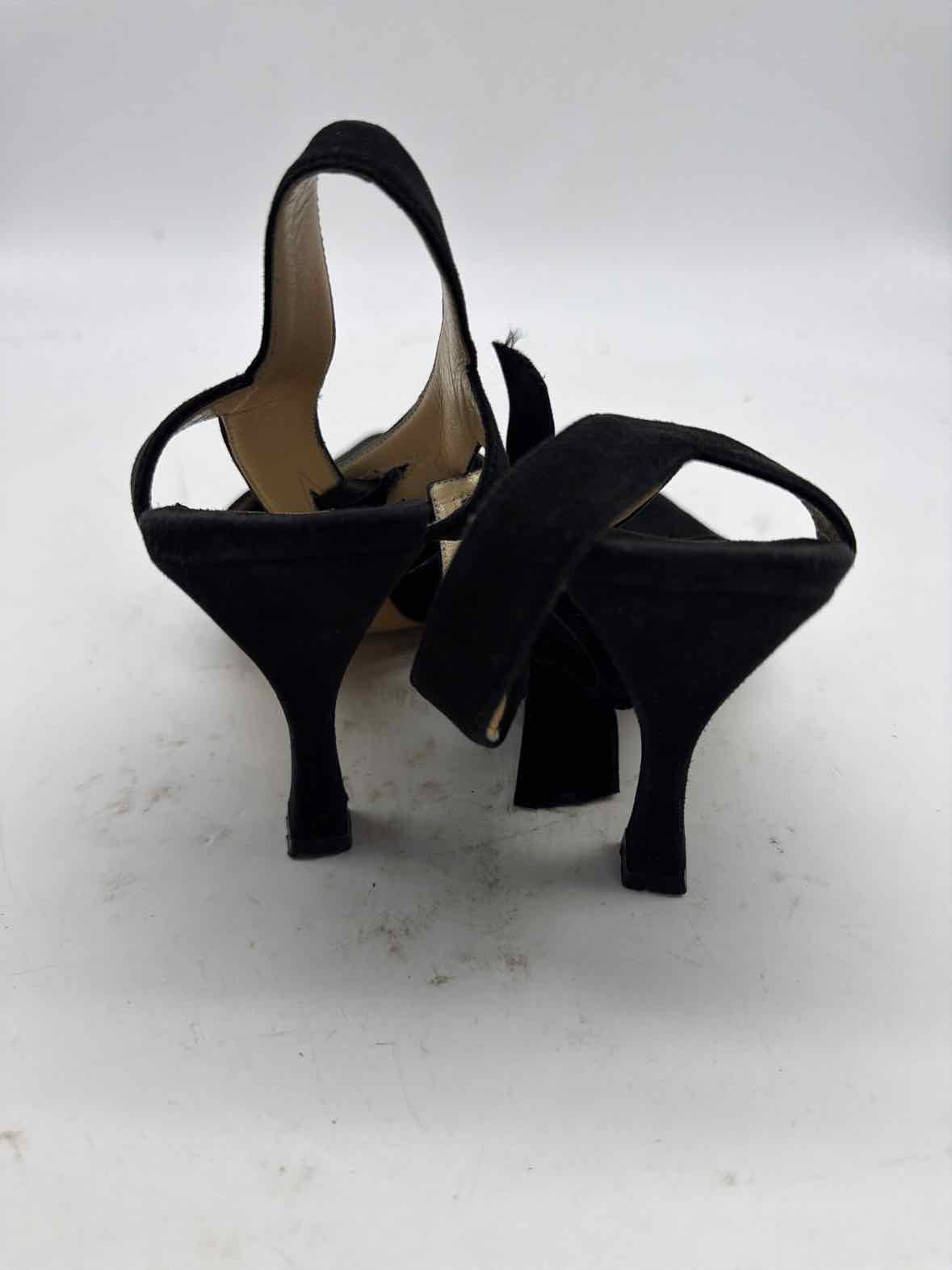 Pre-Owned Manolo Blahnik Black Size 35.5 Ankle Strap Heels | True Fashionistas.