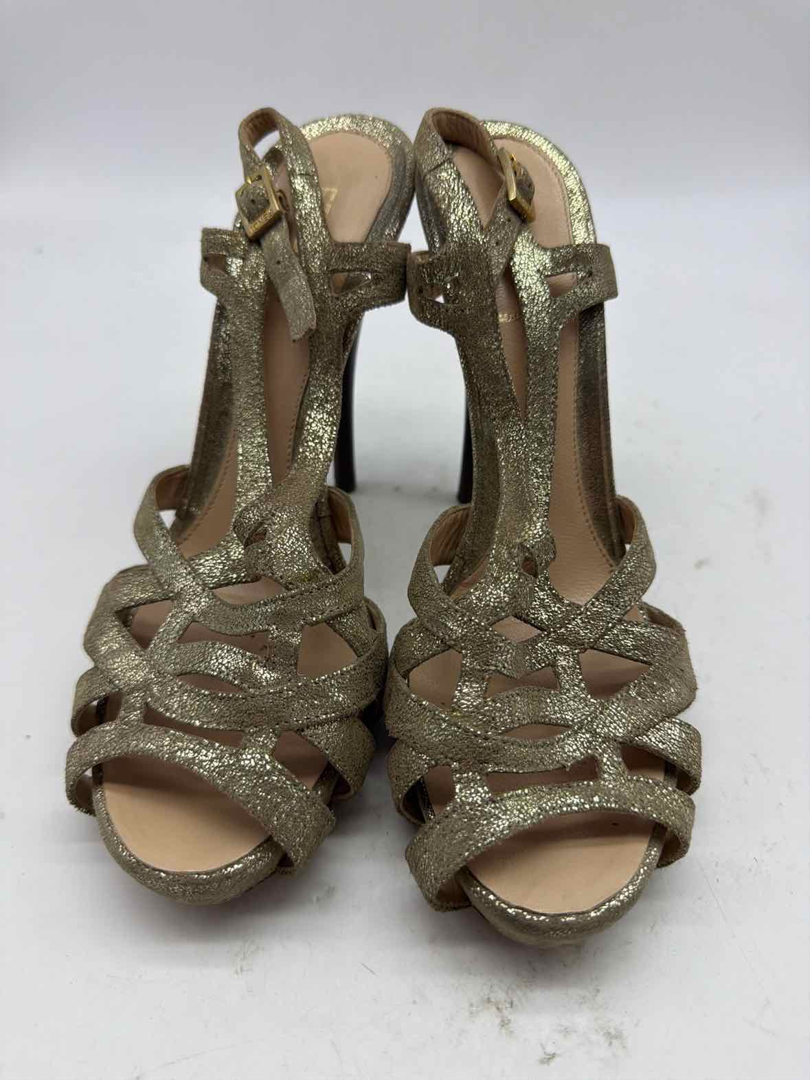 Pre-Owned Fendi Gold Size 8 Strappy Heels | True Fashionistas.
