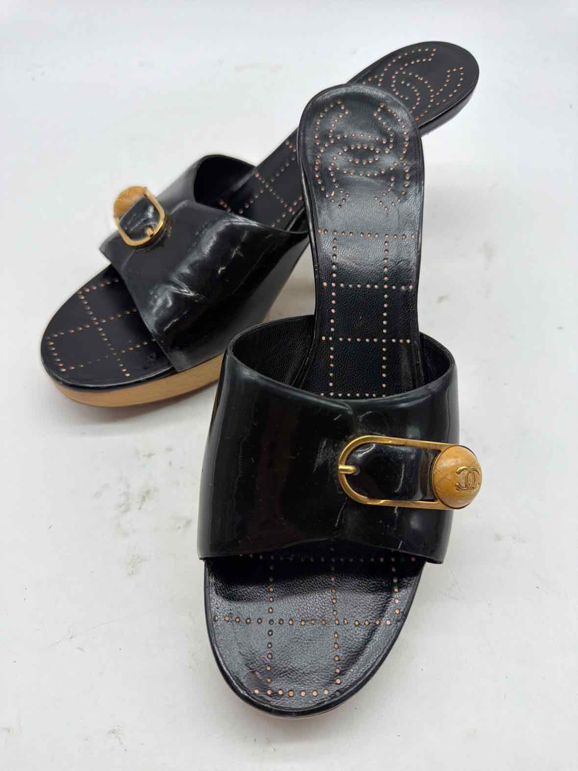 Pre-Owned Chanel Black Size 8.5 Mule Heels | True Fashionistas.