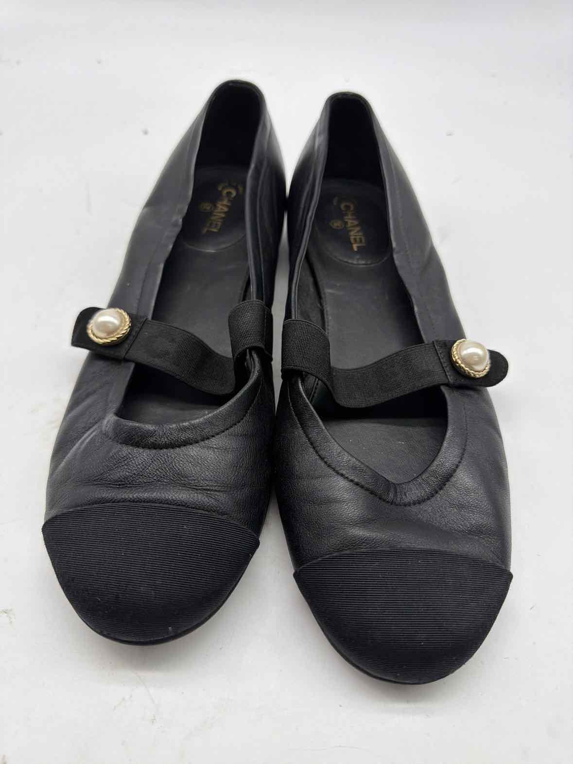 Pre-Owned Chanel Black Size 9.5 Mary Jane Flats | True Fashionistas.