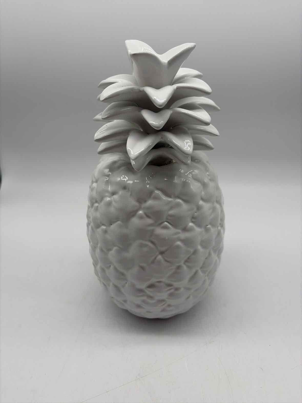 White Ceramic Pineapple | True Fashionistas.