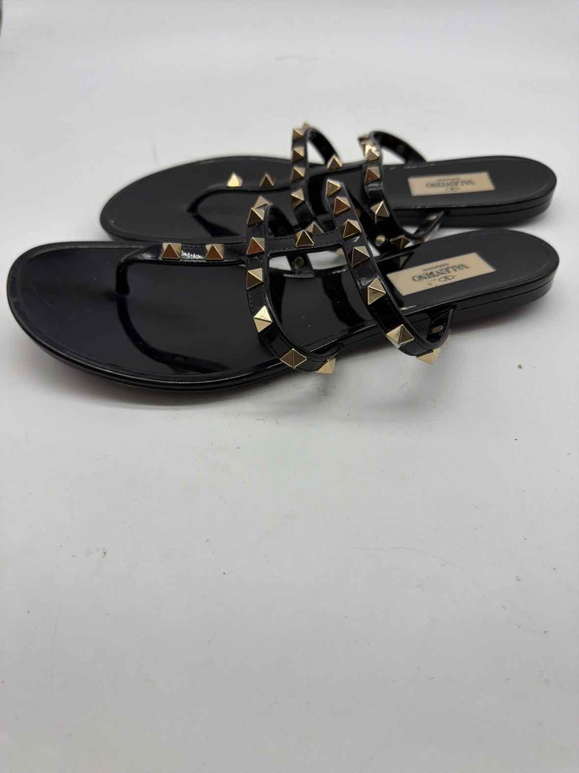 Pre-Owned Valentino Black Size 39 Jelly Rockstud Thong Sandals | True Fashionistas.