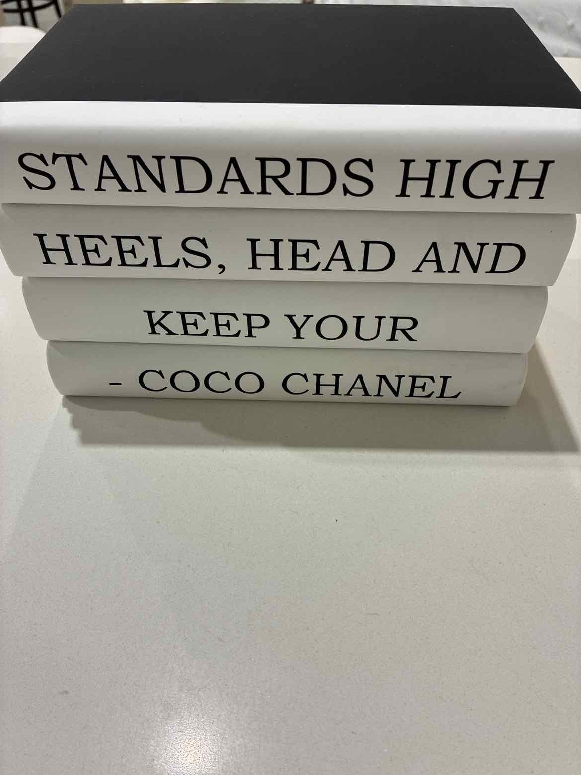 Set Of 4 Black & White Quotation Stacking Books | True Fashionistas.