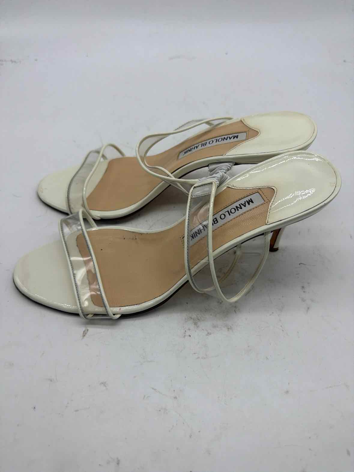 Pre-Owned Manolo Blahnik White Size 8 Patent Leather Mule Sandals | True Fashionistas.