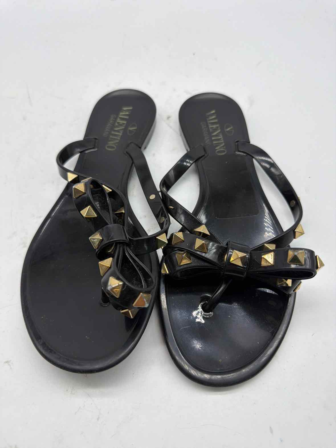 Pre-Owned Valentino Black Size 6 Jelly Rockstud Thong Sandals | True Fashionistas.