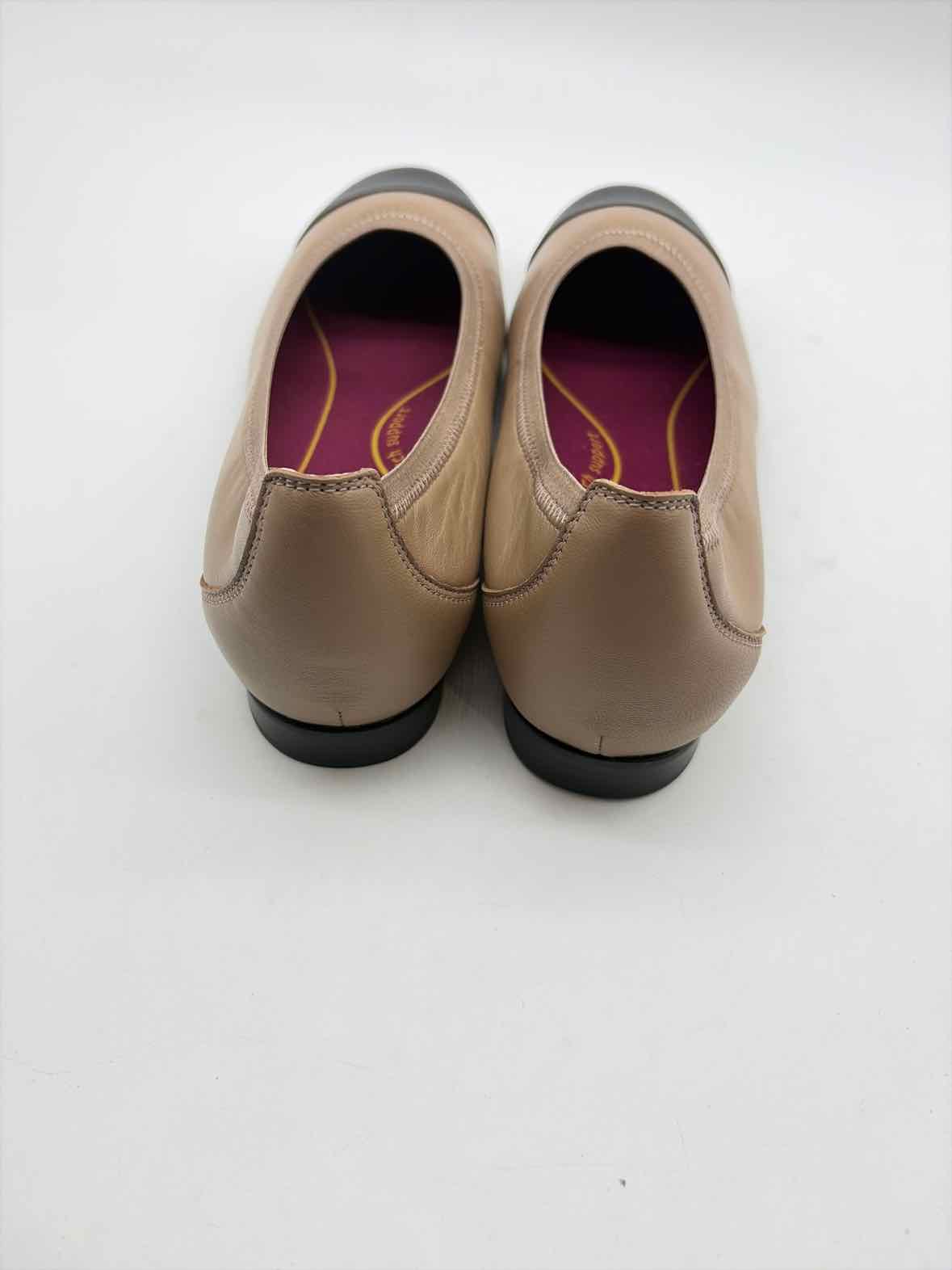 Pre-Owned Munro Brown Size 8 Ballet Flats | True Fashionistas.