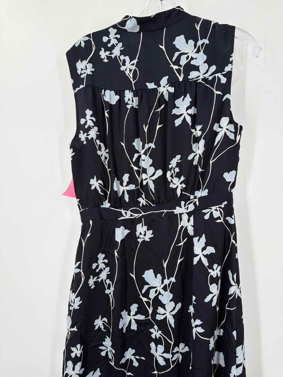 Pre-Owned Equipment Navy Size Medium Long Sleeveless Dress | True Fashionistas.