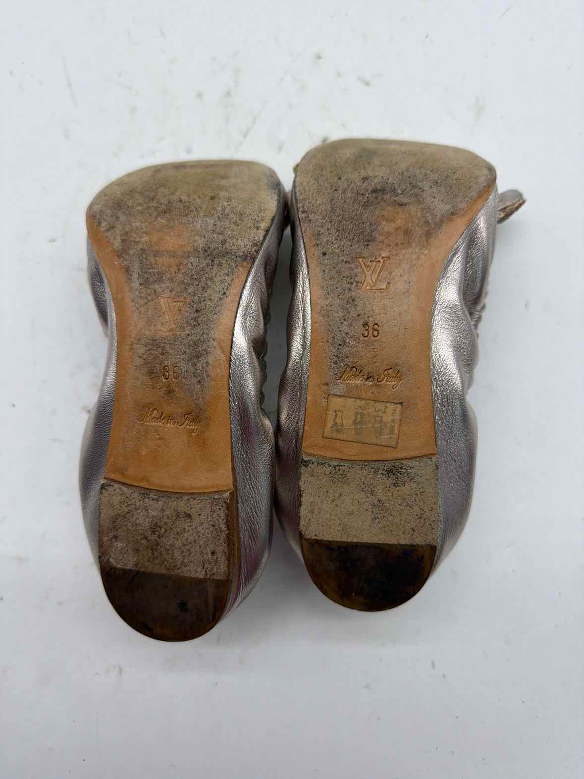 Pre-Owned Louis Vuitton Gold Size 6 Slip On Flats | True Fashionistas.