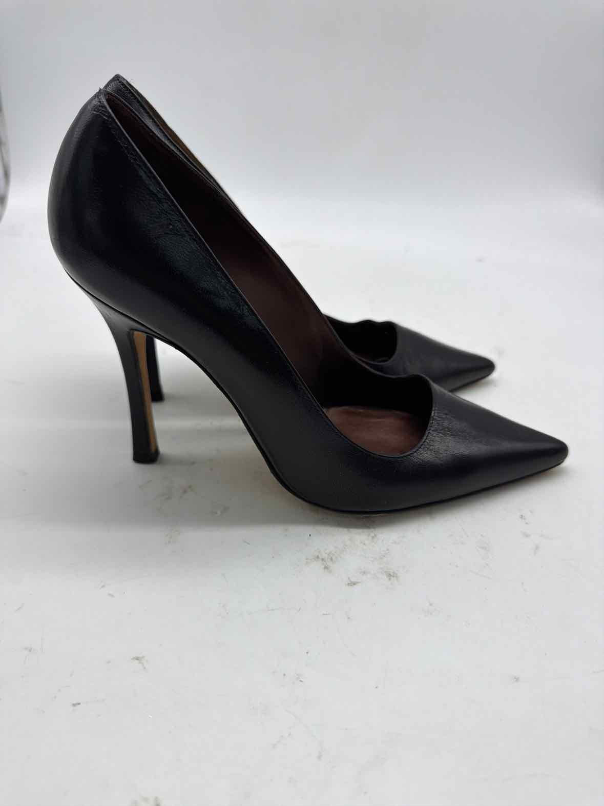 Pre-Owned Manolo Blahnik Black Size 35 Pump Heels | True Fashionistas.