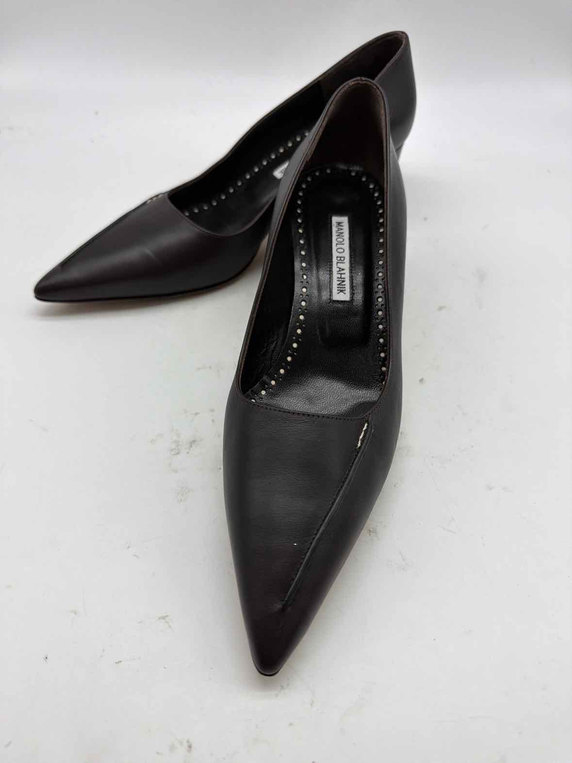 Pre-Owned Manolo Blahnik Black Size 9 Pump Heels | True Fashionistas.