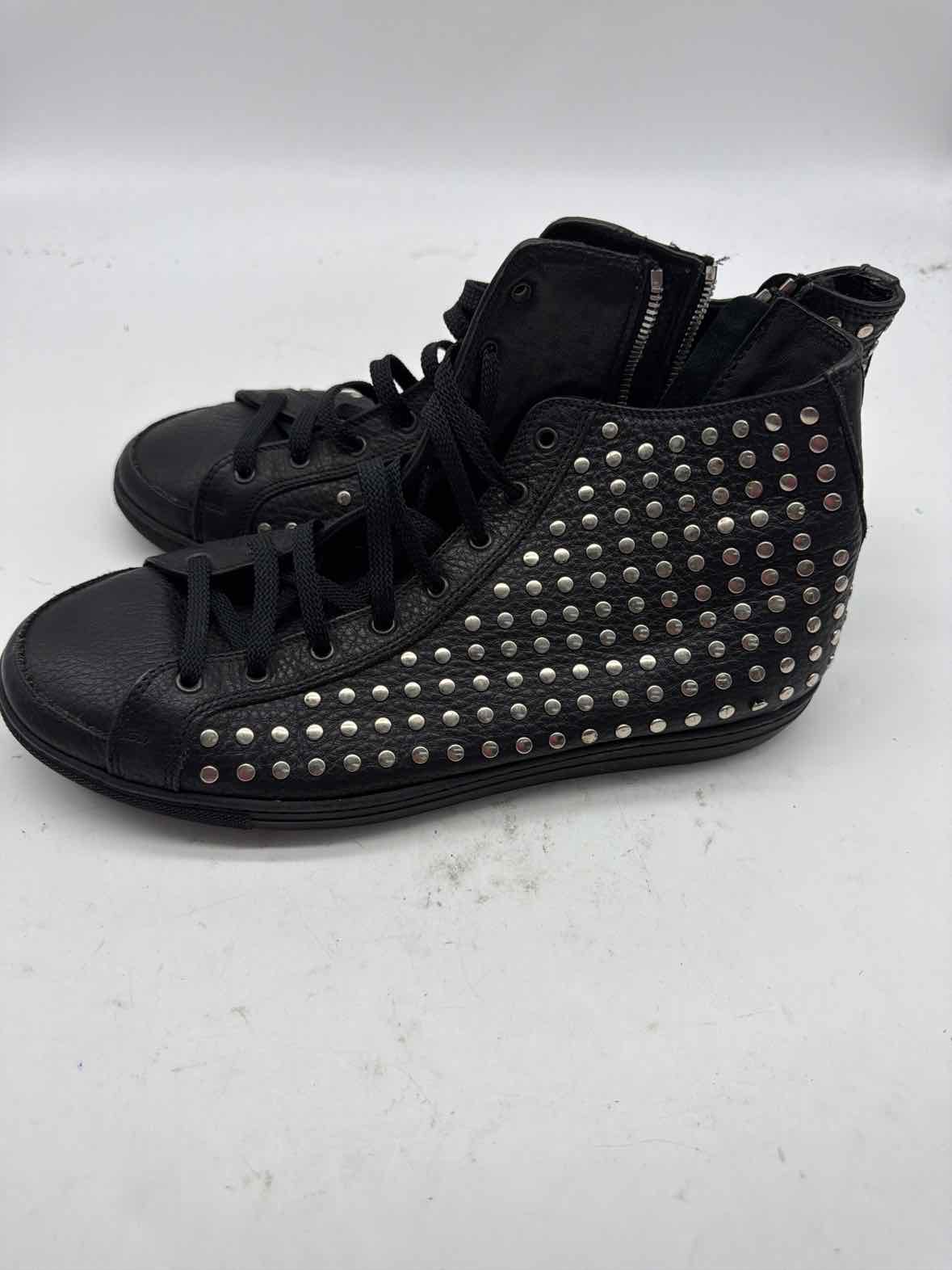 Pre-Owned Burberry Black 10 Leather Men's Sneakers | True Fashionistas.
