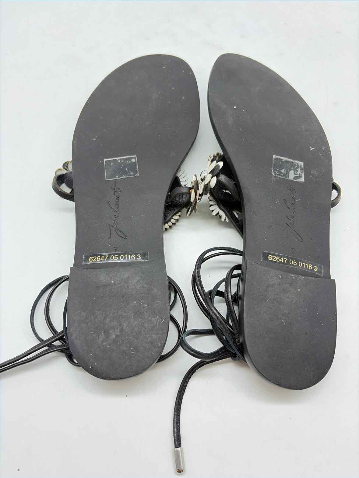VC John Camuto Black Size 7 Strappy Sandals | True Fashionistas.