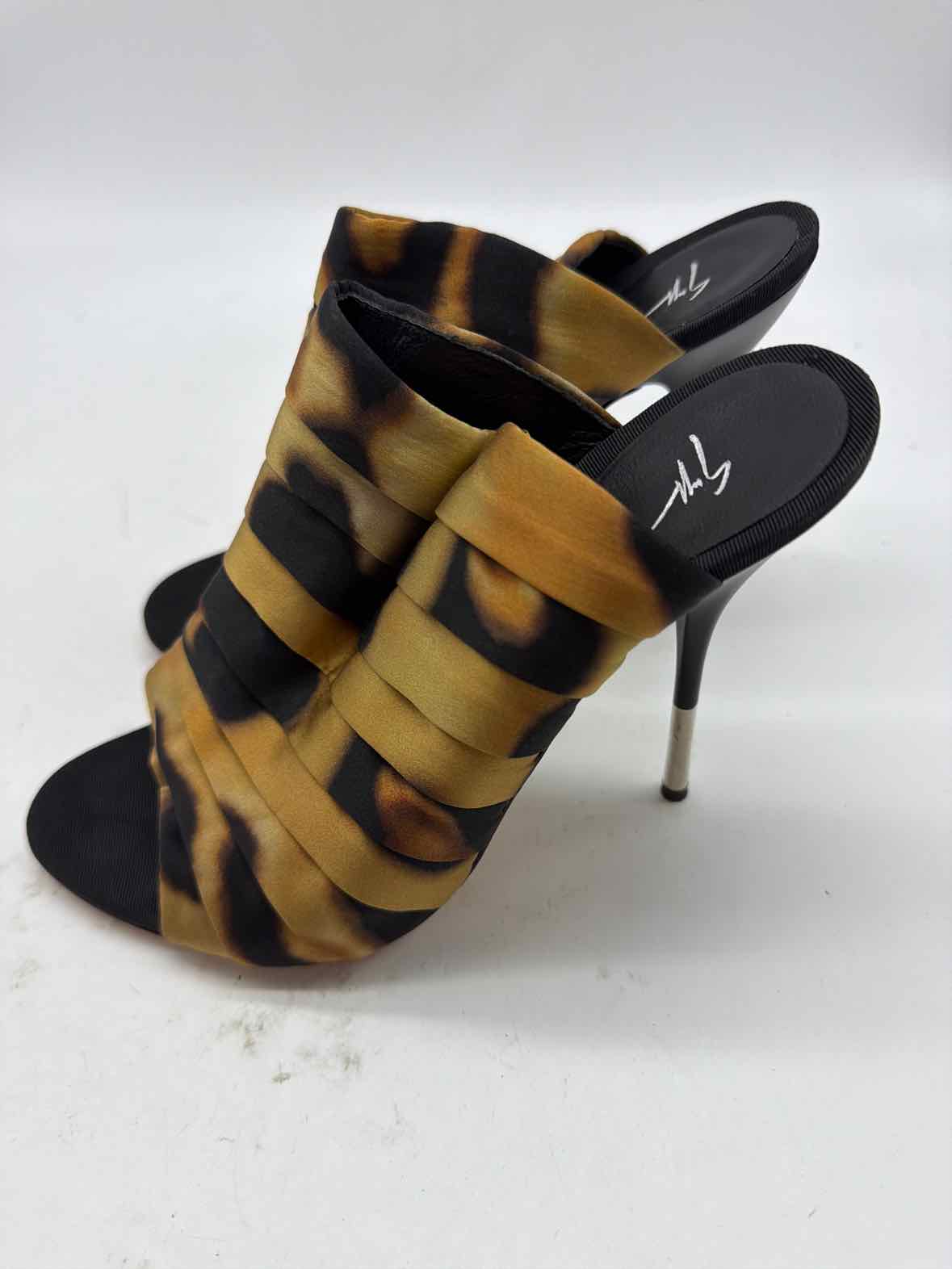 Pre-Owned Giuseppe Zanotti Tan Size 8 Caged Heels | True Fashionistas.