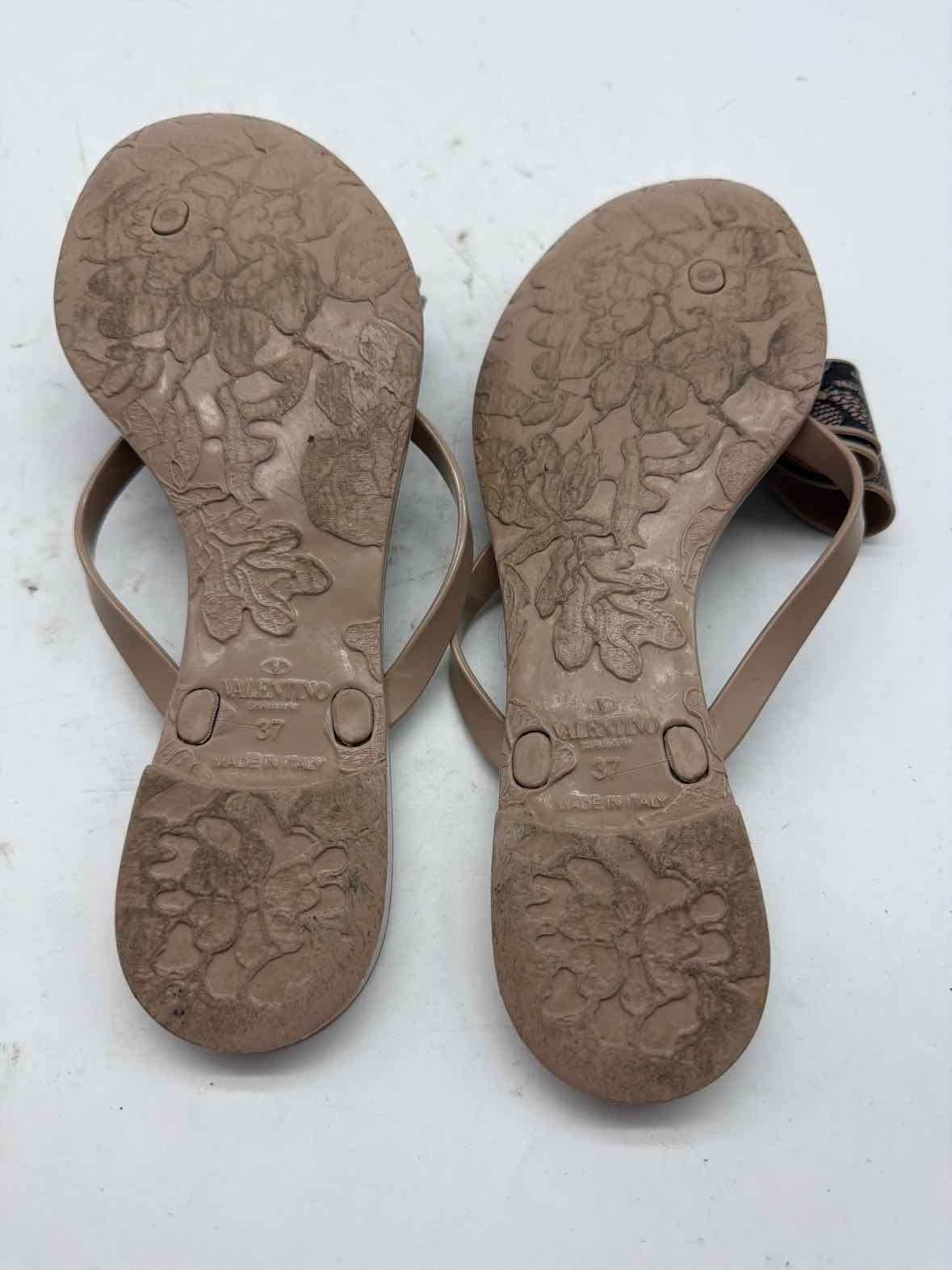 Pre-Owned Valentino Tan Size 7 Jelly Thong Sandals | True Fashionistas.