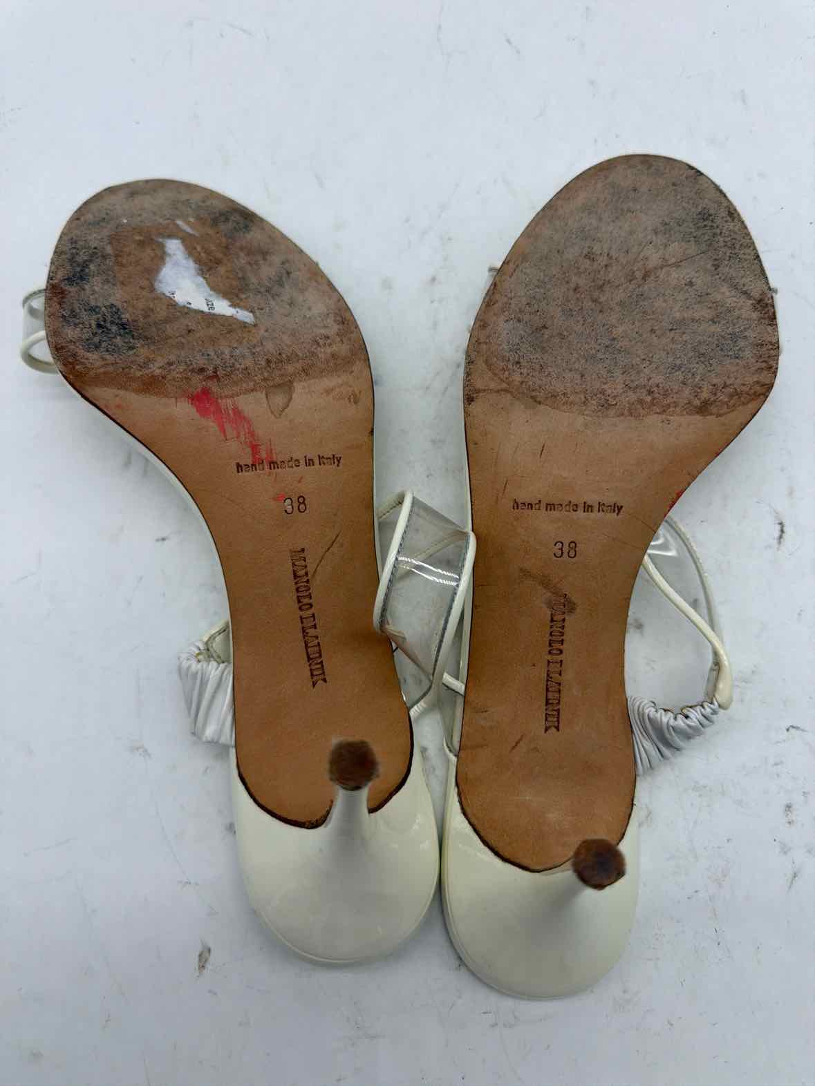 Pre-Owned Manolo Blahnik White Size 8 Patent Leather Mule Sandals | True Fashionistas.