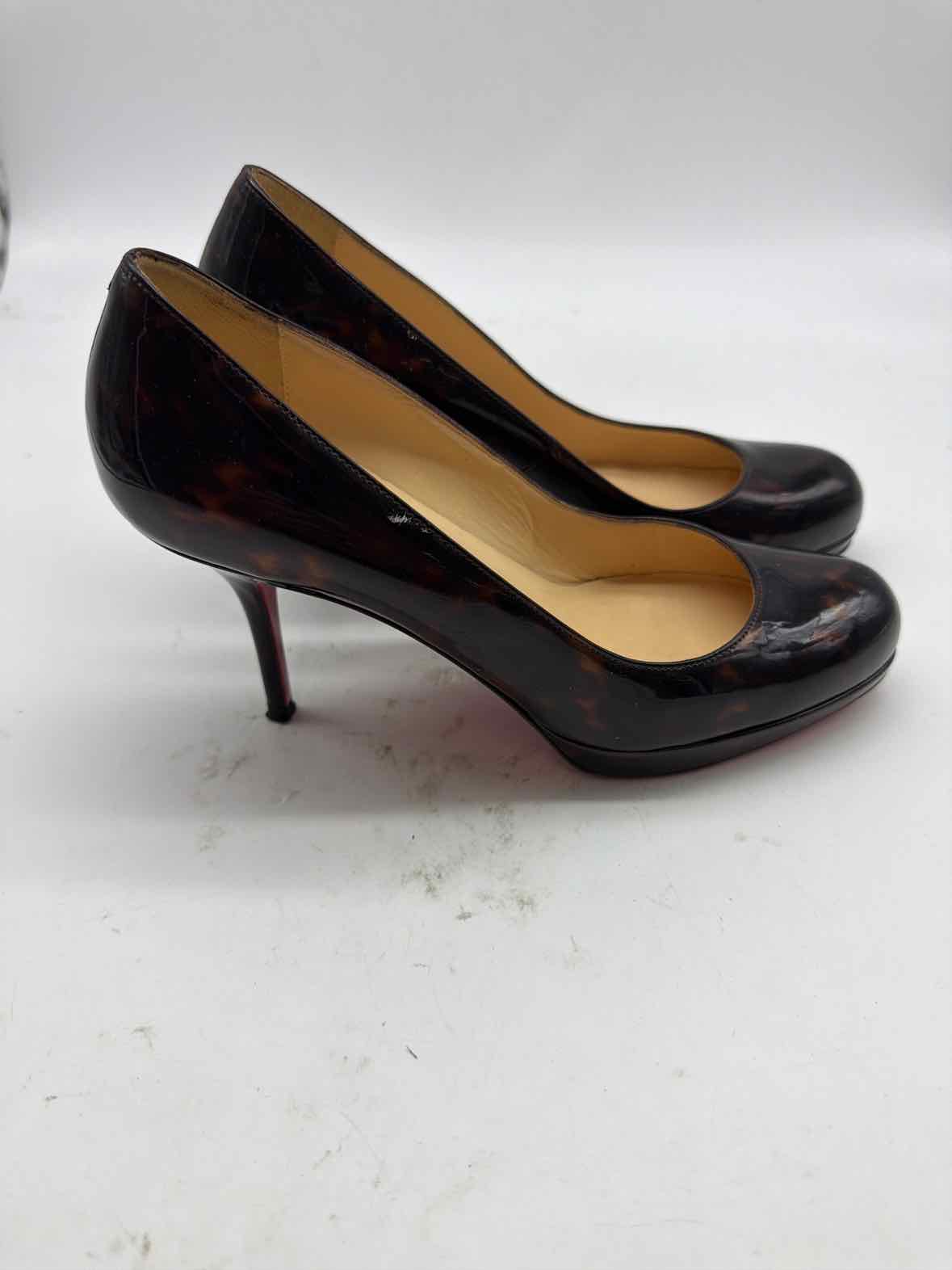 Pre-Owned Christian Louboutin Brown Size 5.5 Patent Leather Pump Heels | True Fashionistas.