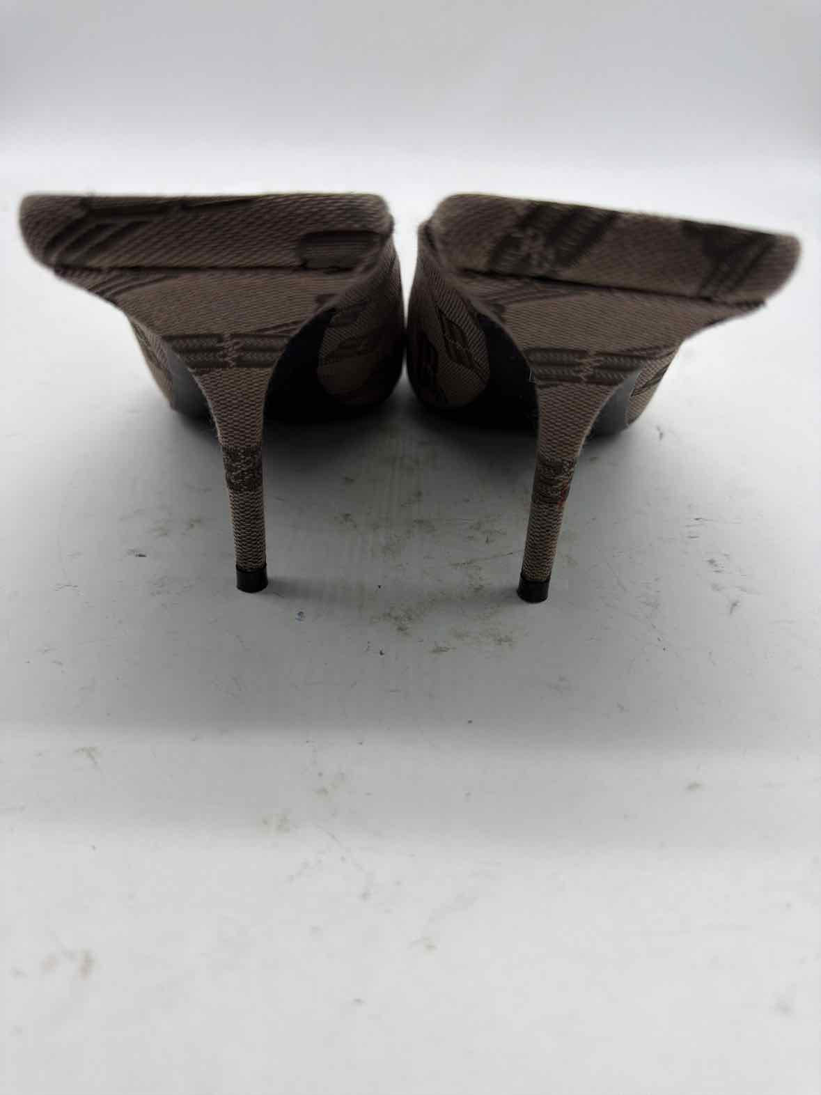 Pre-Owned Balenciaga Grey Size 37 Mule Heels | True Fashionistas.